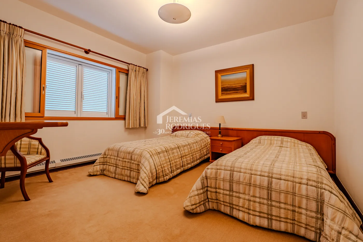 Casa com 4 suítes, 670 m² - Alto do Capivari - Campos do Jordão/SP.