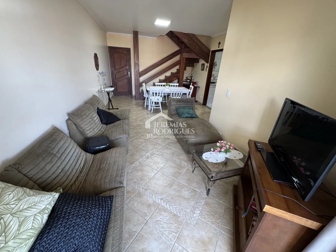 Apartamento à venda com 3 dormitórios, 239 m² no Edifício Pontal da Roca em Ubatuba/SP.