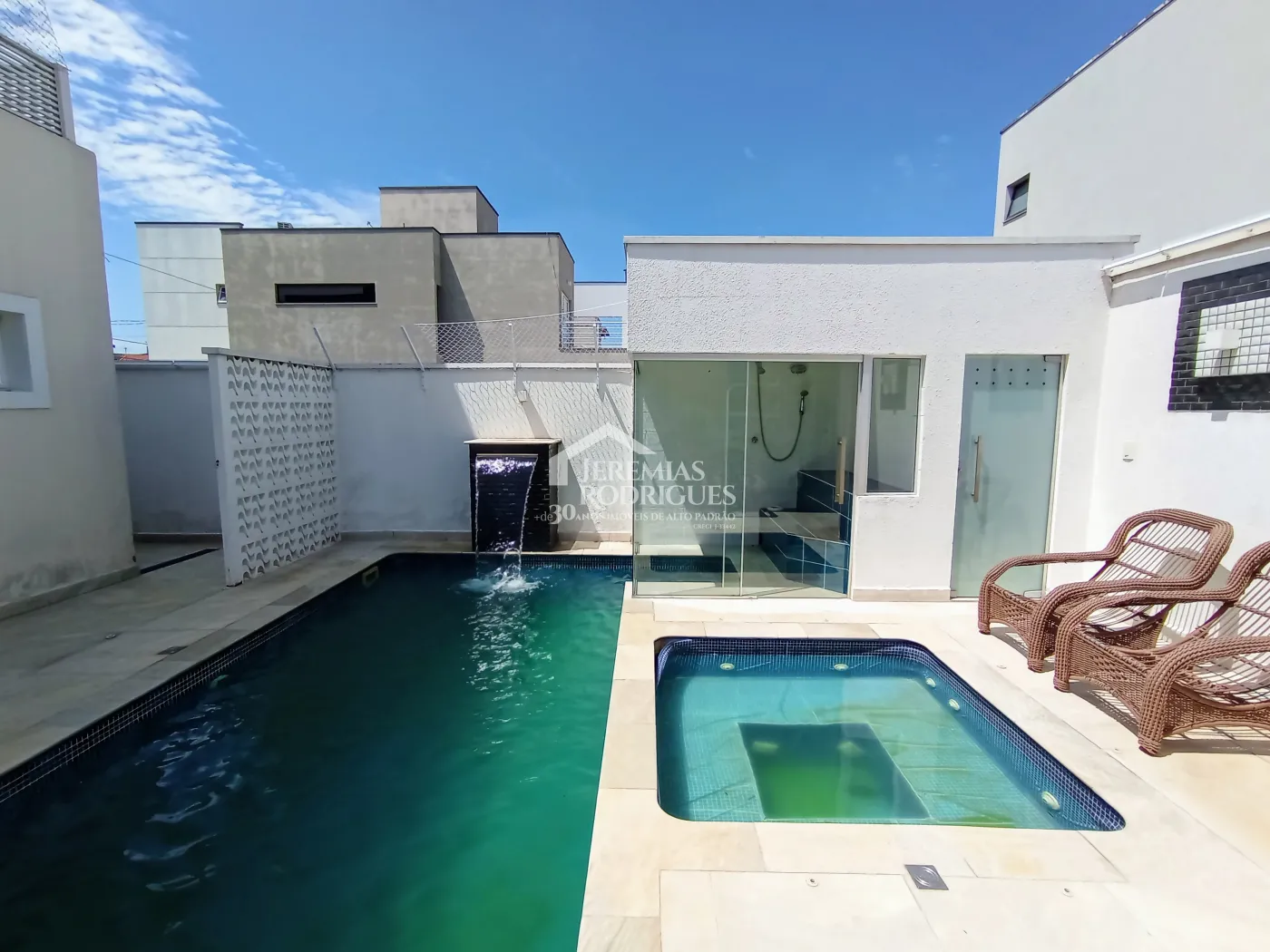Casa assobradada com 3 suítes - Condomínio Jardim Oásis - Taubaté/SP.