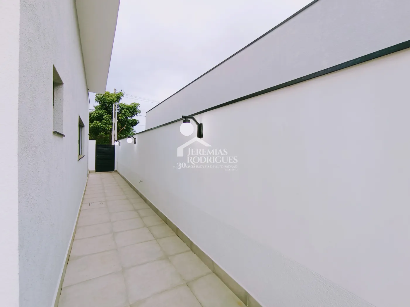 Casa para venda e locação com 3 dormitórios, no Condomínio Colonial Village II em Pindamonhangaba/SP