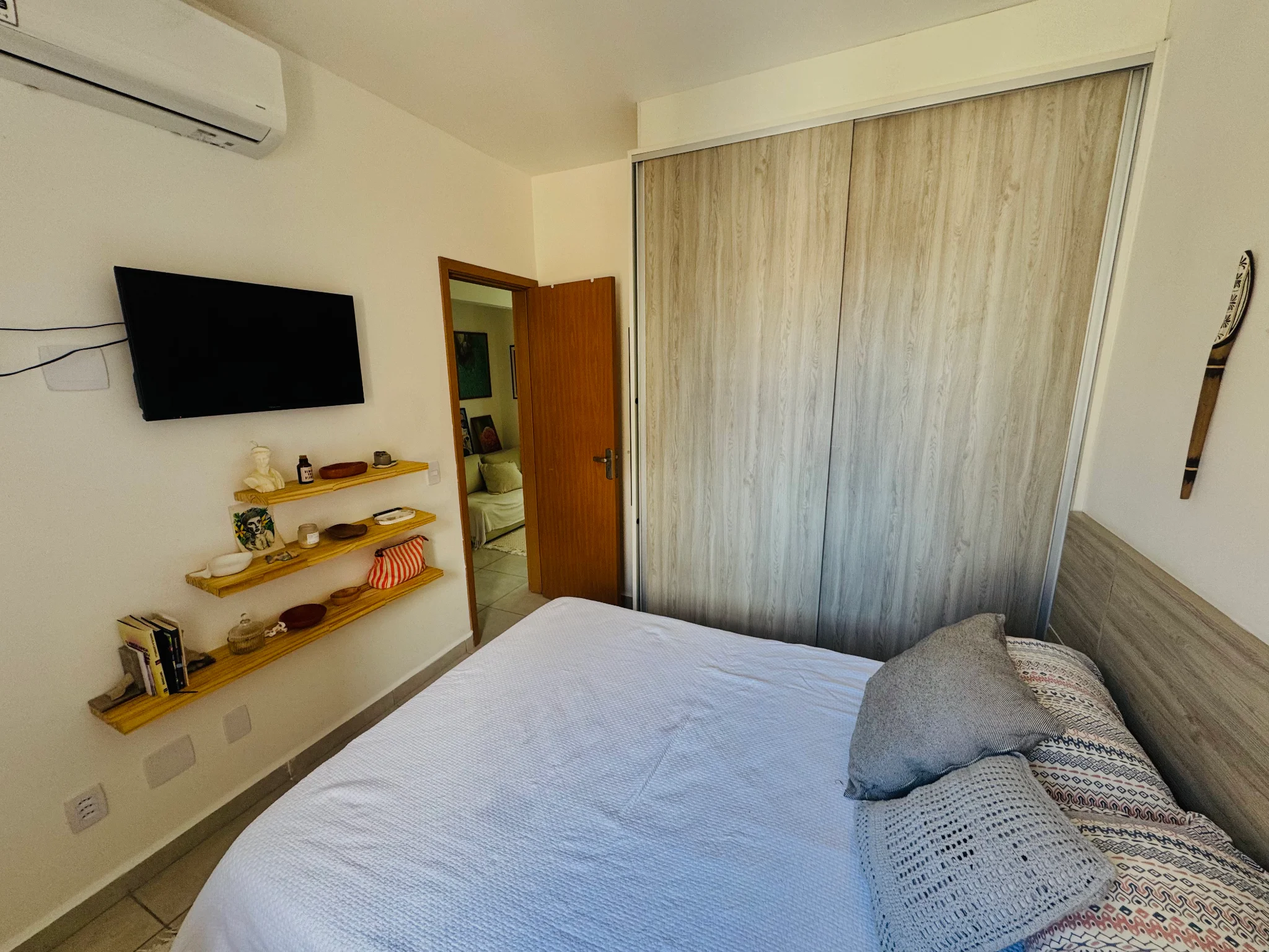 Apartamento à venda com 3 dormitórios no Condomínio Jardim das Palmeiras em Ubatuba/SP. 