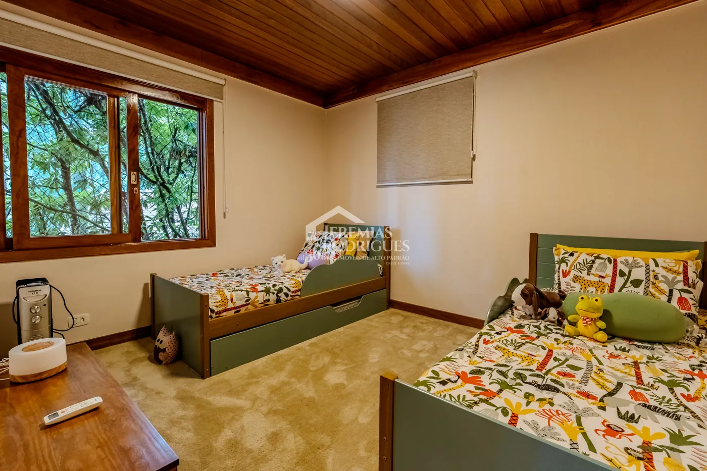 Casa à venda com 3 suítes no Condomínio Reserva Figueiredo em Campos do Jordão/SP.