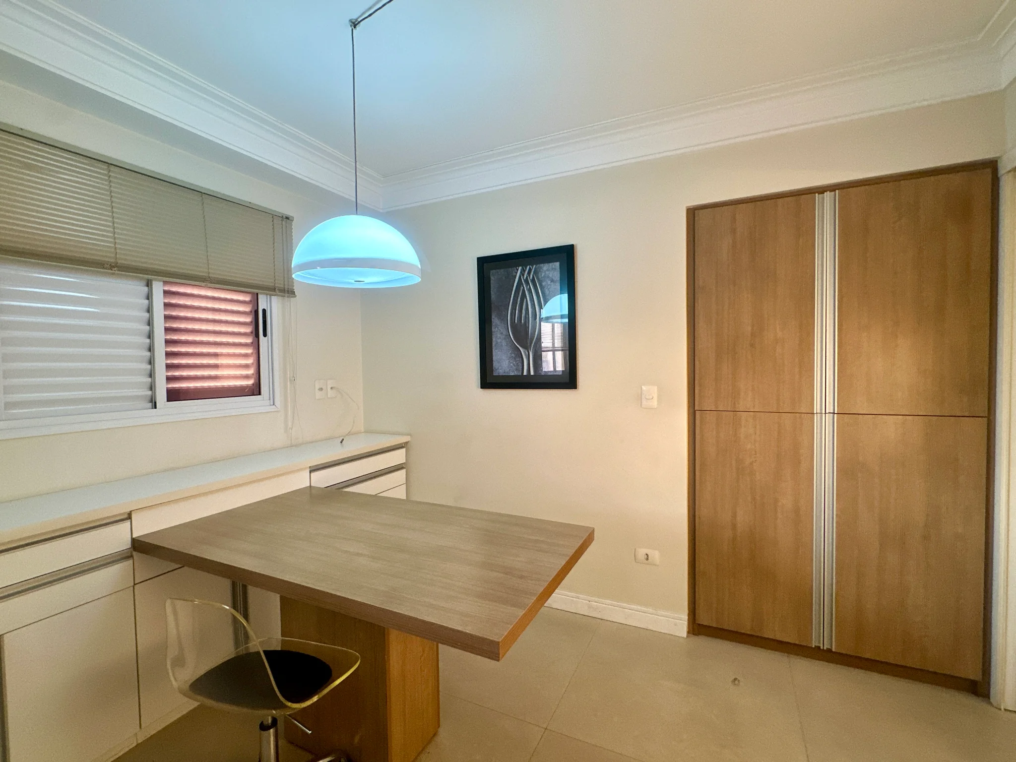 Apartamento mobiliado para venda e locação, 263 m² no Edifício Placere em Taubaté/SP.