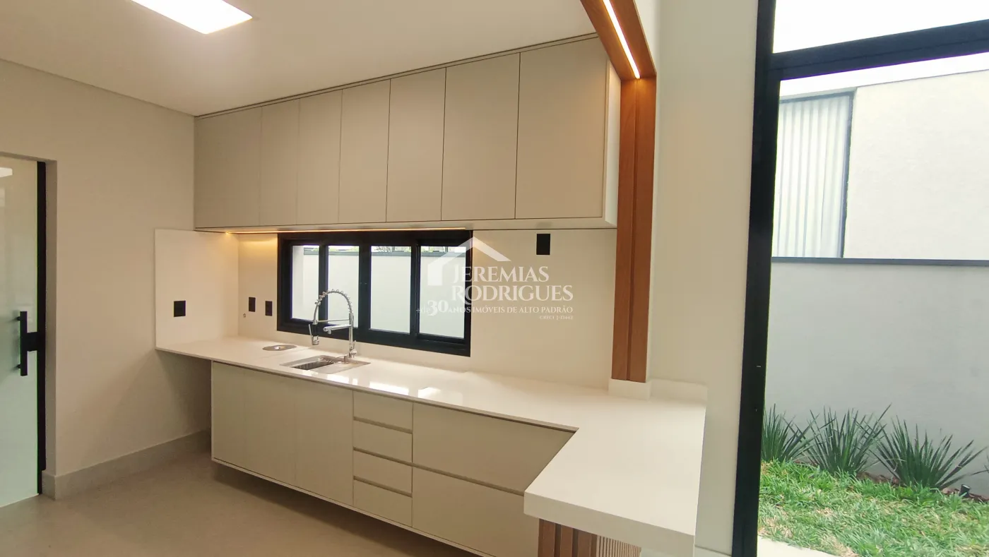 Casa à venda com 4 dormitórios no Condomínio Terras de San Marco em Taubaté/SP.