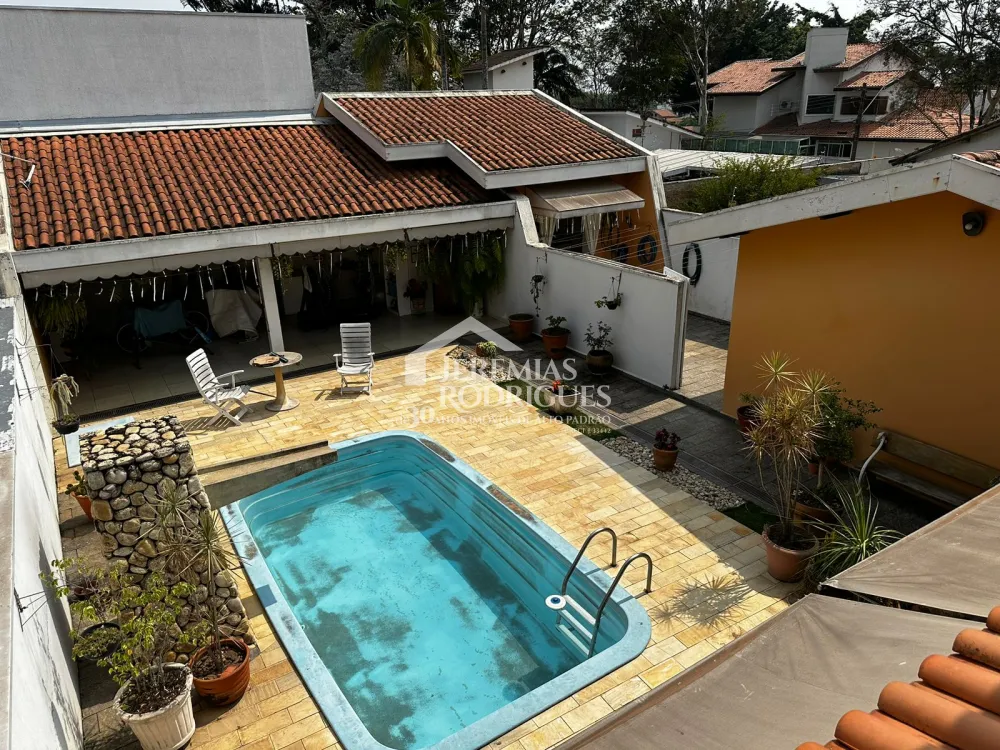 Casa à venda com 6 dormitórios no bairro Jardim das Nações em Taubaté/SP.