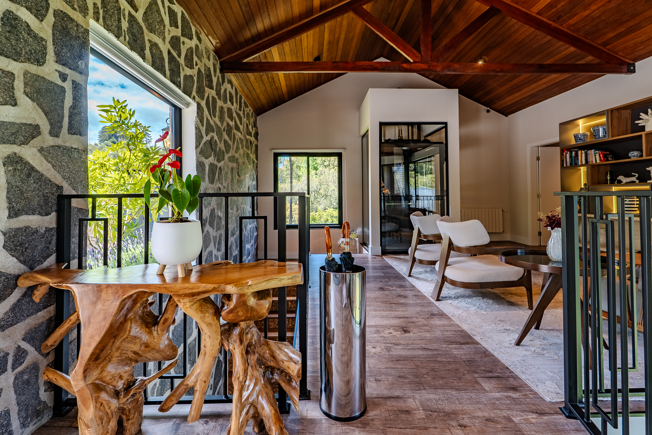 Mansão à venda com 5 suítes no Condomínio Reserva Figueiredo em Campos do Jordão/SP. 