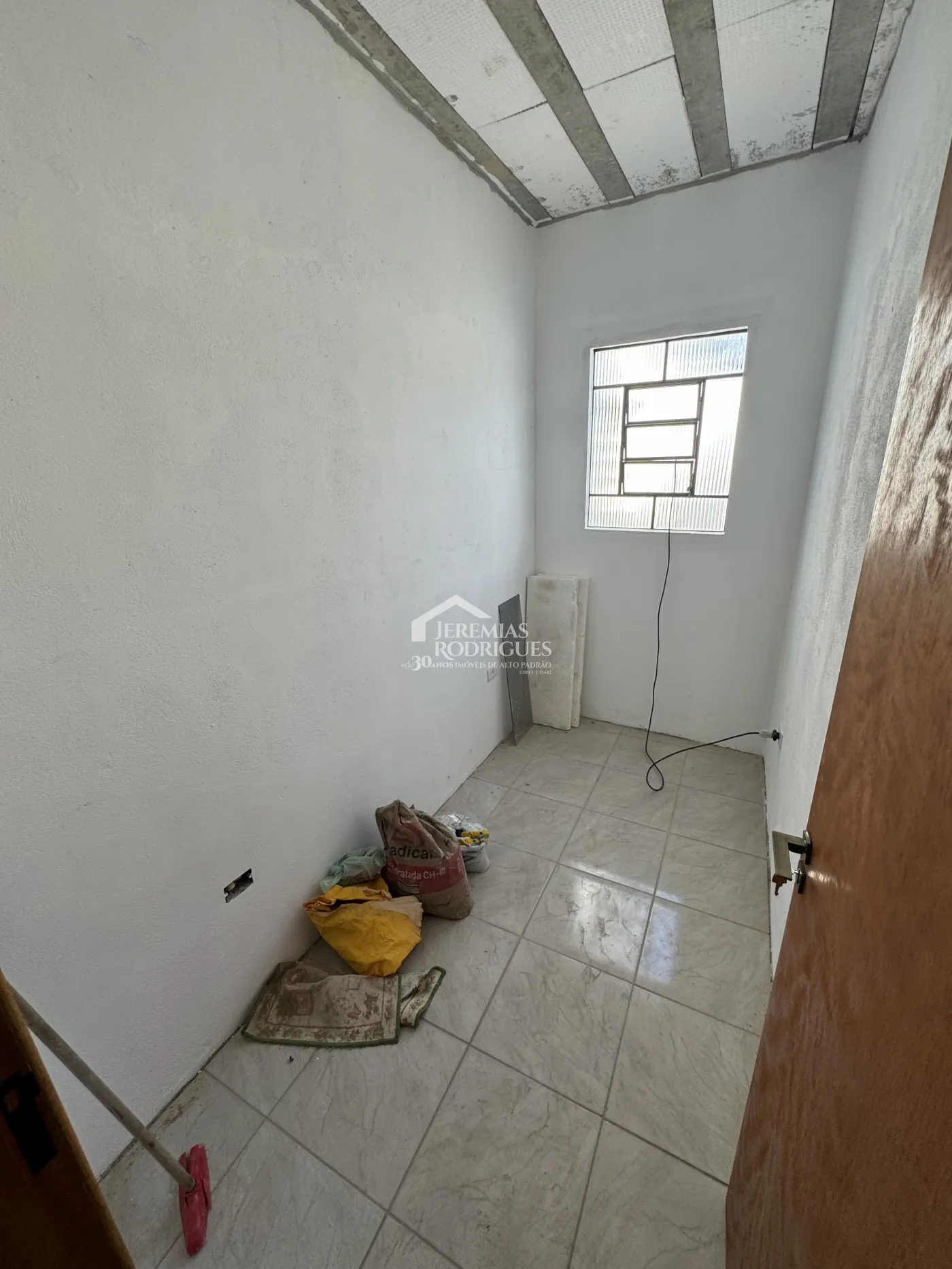 Galpão para venda e locação no bairro Crispim em Pindamonhangaba/SP.