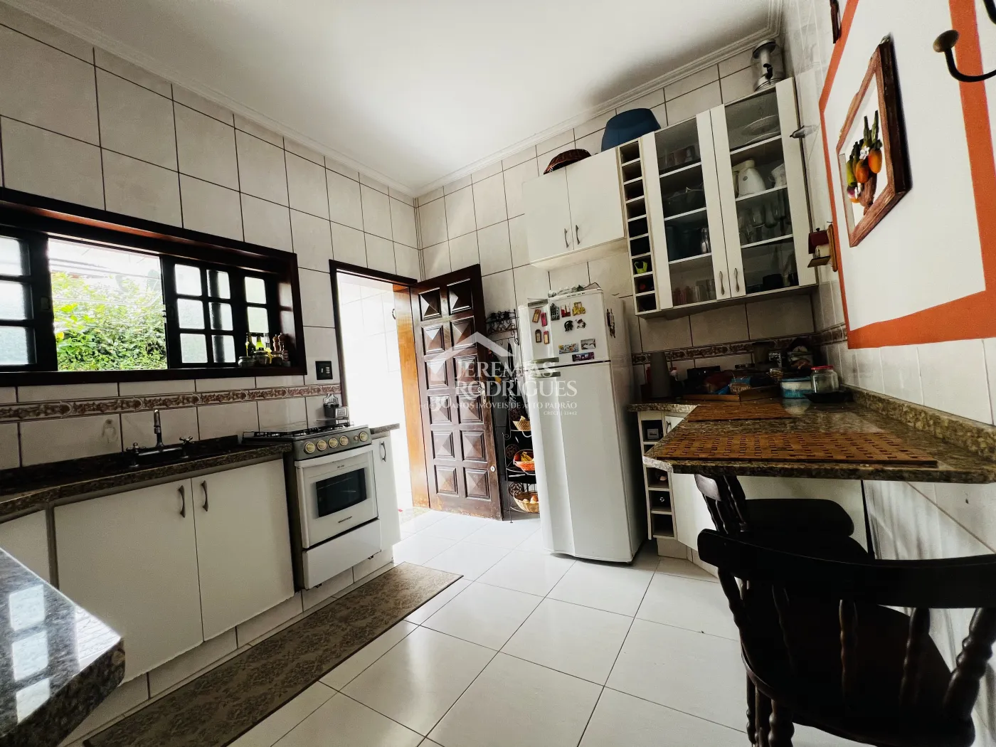 Casa à venda com 3 dormitórios no Condomínio Jardim das Hortênsias em Taubaté/SP.