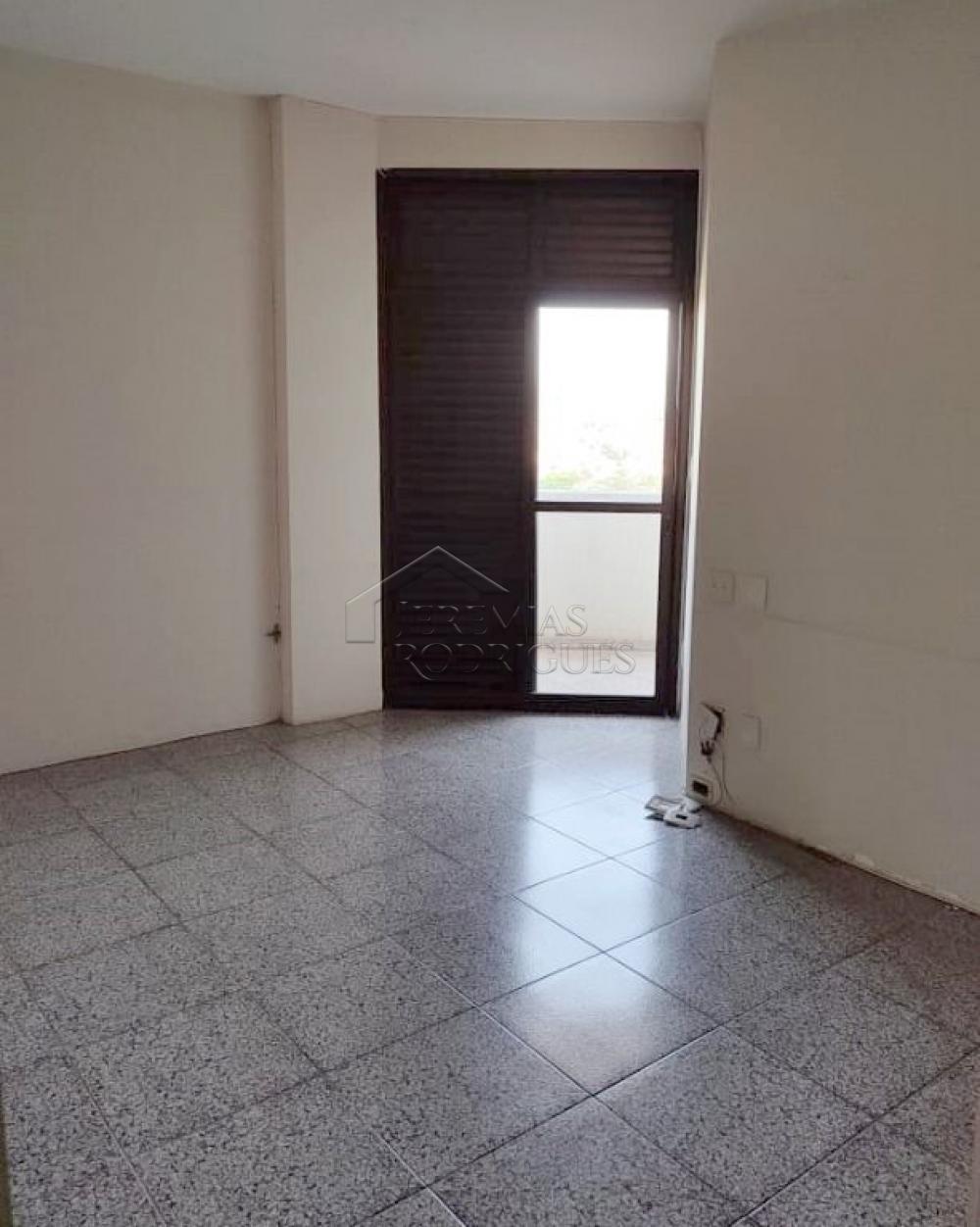 Apartamento para locação com 3 dormitórios, 256 m² no Edifício Plaza Alta em Taubaté/SP.