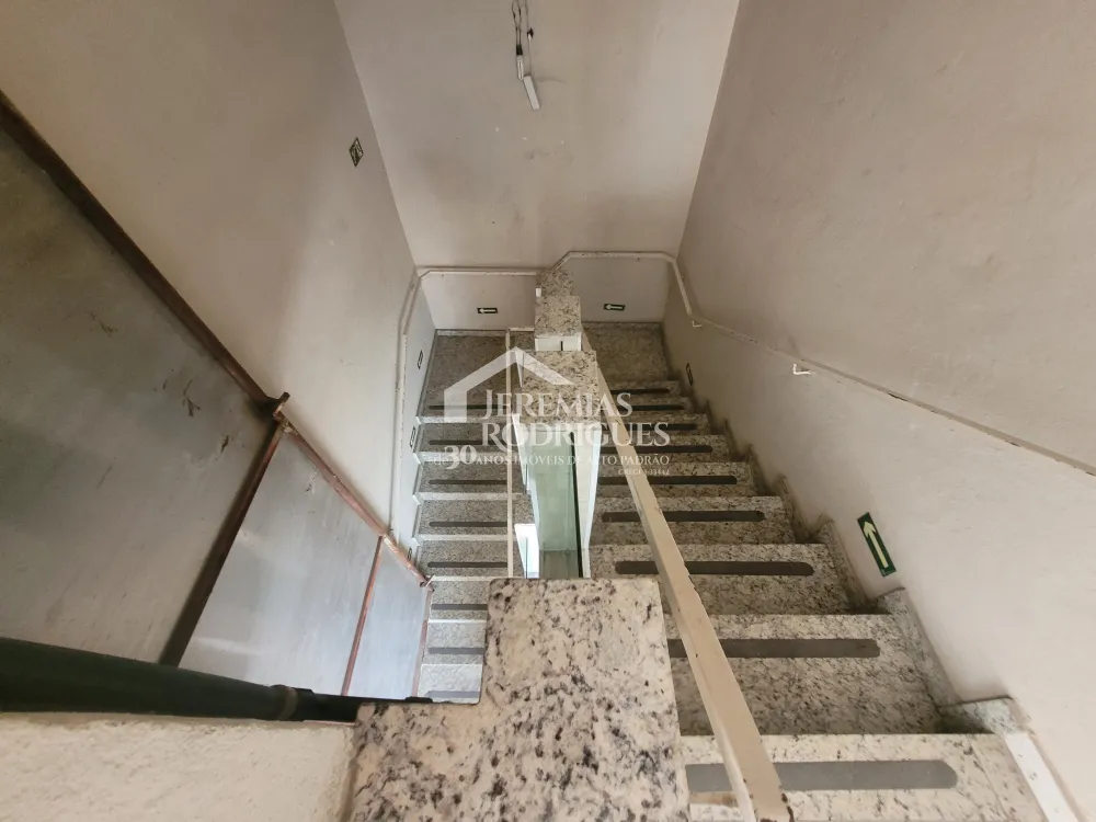 Prédio comercial com 30 salas individuais  -  Chácara da Galega - Pindamonhangaba/SP.