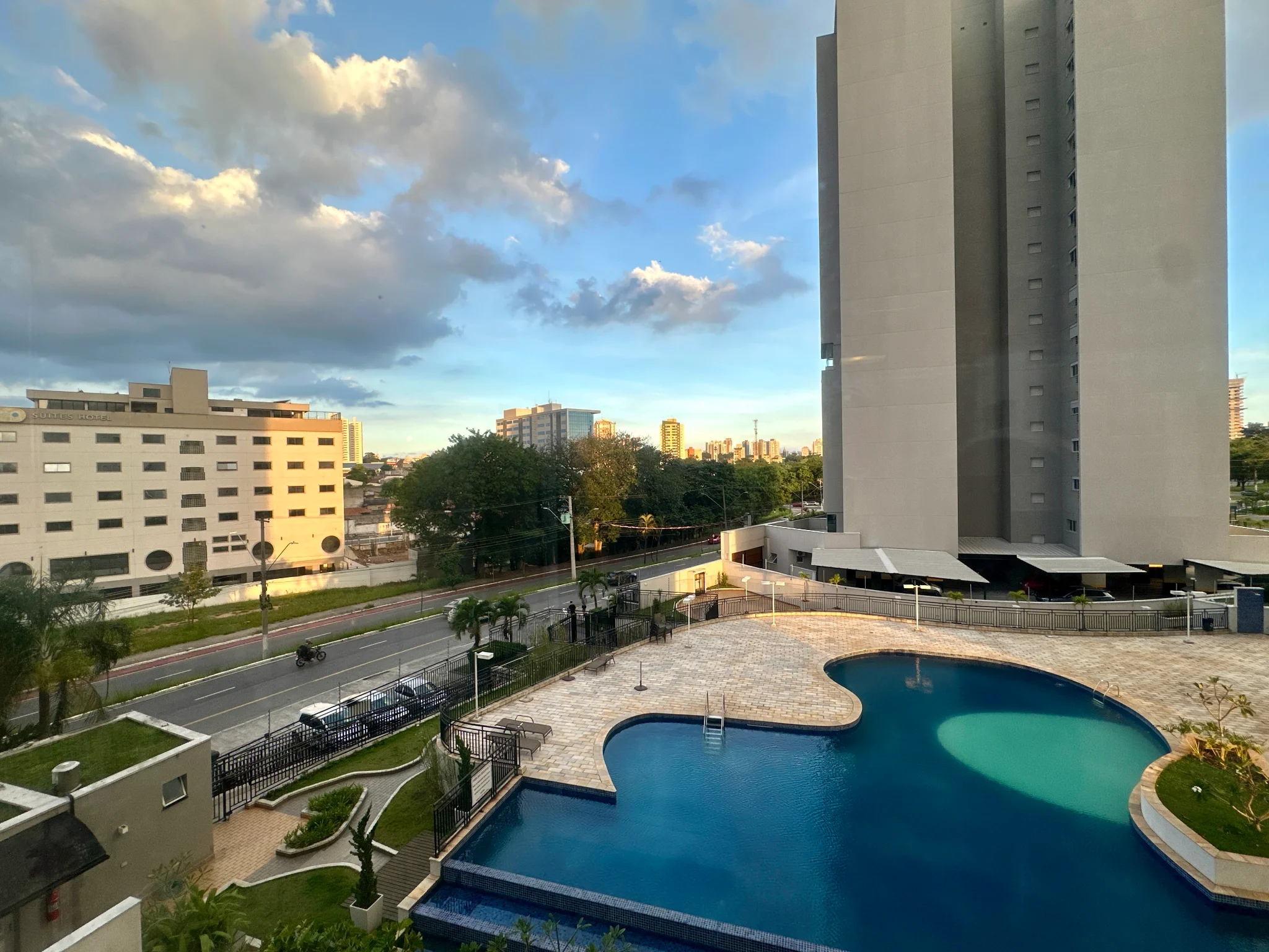Apartamento mobiliado para venda e locação, 263 m² no Edifício Placere em Taubaté/SP.