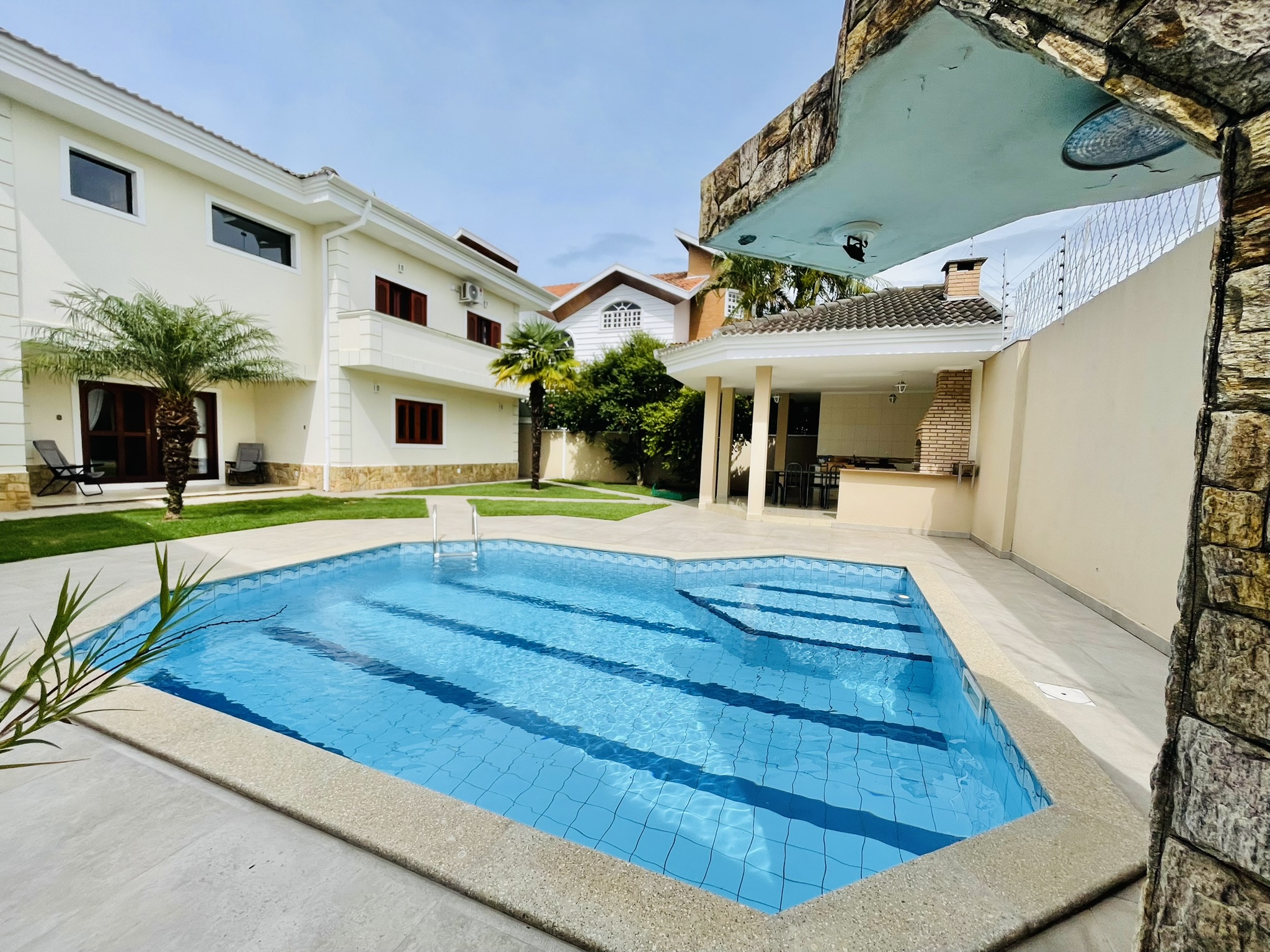 Casa para venda e locação com 4 dormitórios no Condomínio Taubaté Village em Taubaté/SP
