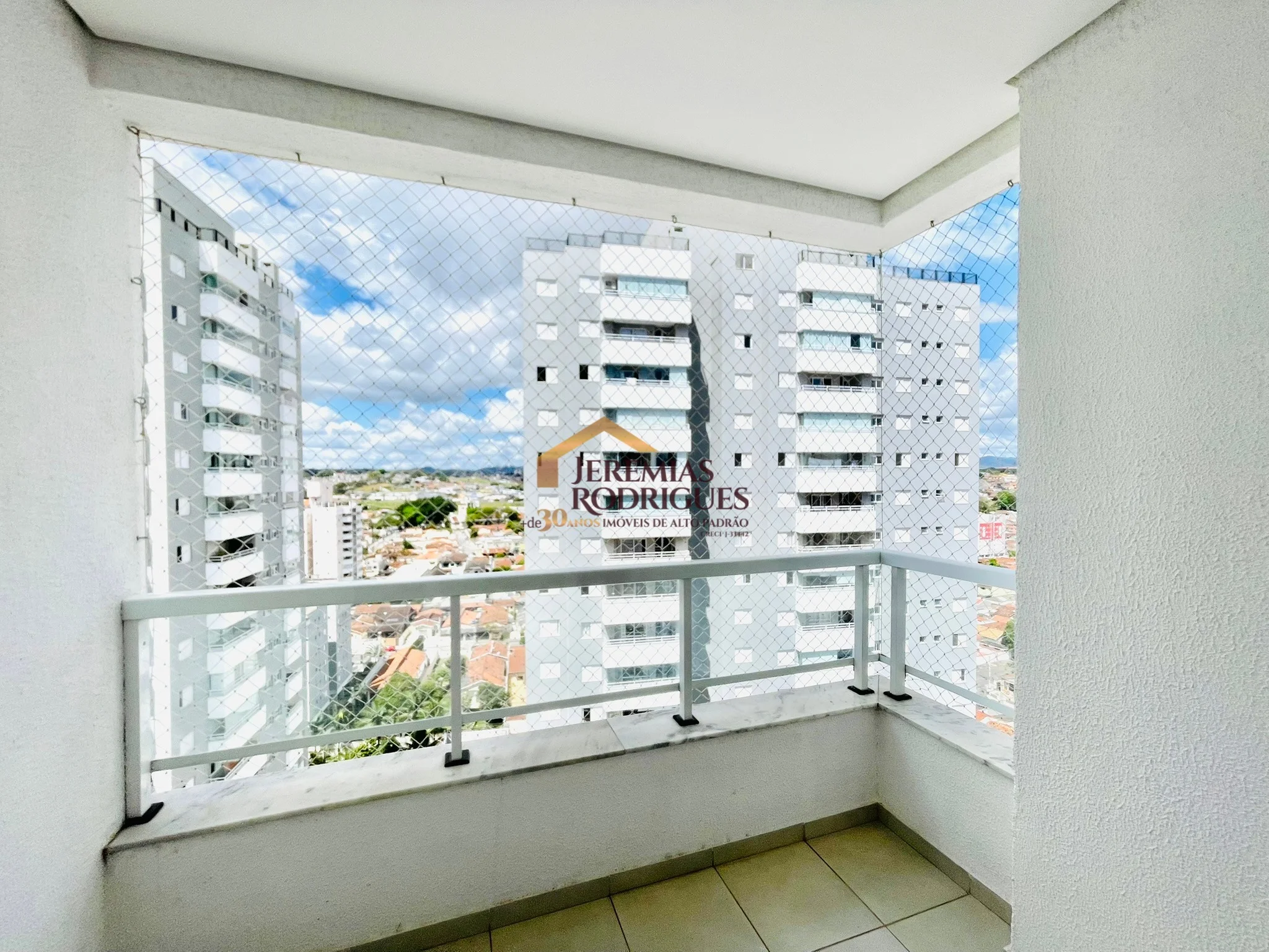 Apartamento para locação no Edifício Itacaré em Taubaté/SP.