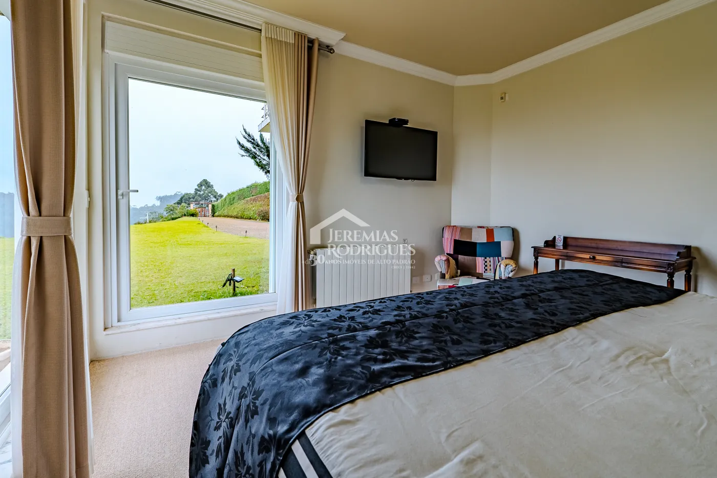 Casa à venda no Parque Pedra do Baú em Campos do Jordão/SP.