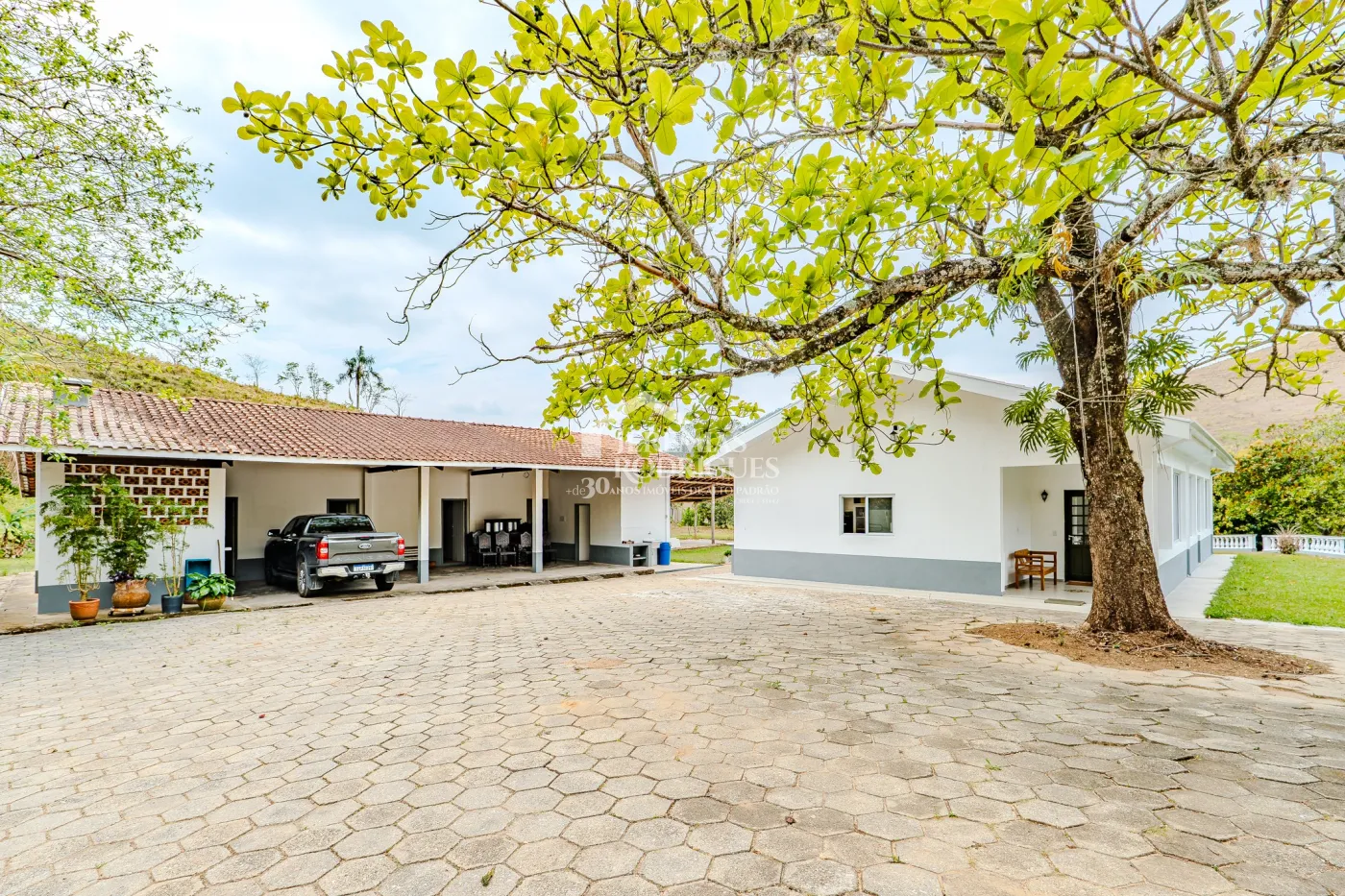 Fazenda à venda com 400 alqueires em São Jose do Barreiro/SP.