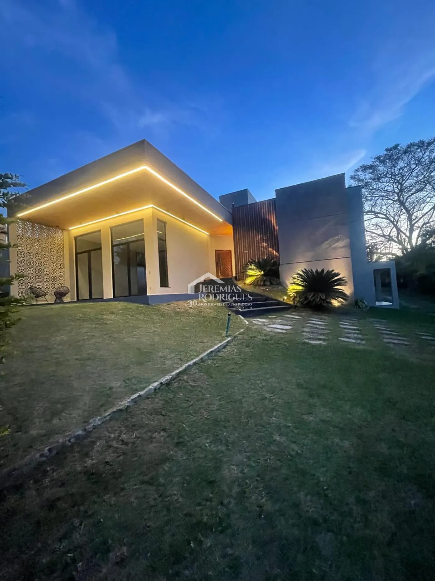 Casa à venda com 4 dormitórios no Condomínio Chácaras Cataguá em Taubaté/SP