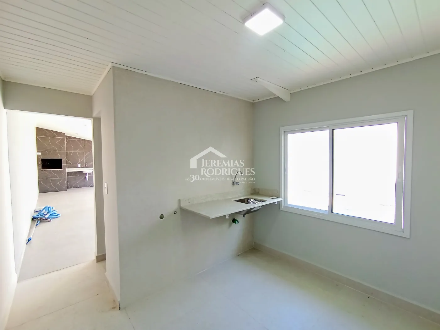 Casa à venda com 3 dormitórios no Condomínio Taubaté Village em Taubaté/SP.