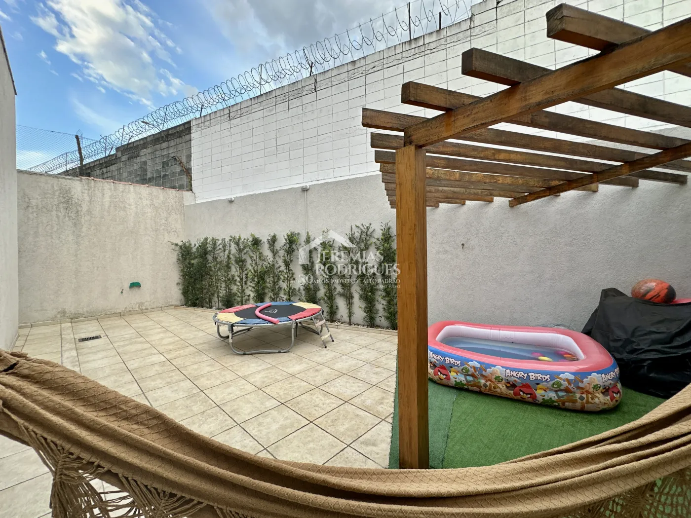 Casa à venda com 3 dormitórios no Condomínio Campos do Conde I em Tremembé/SP