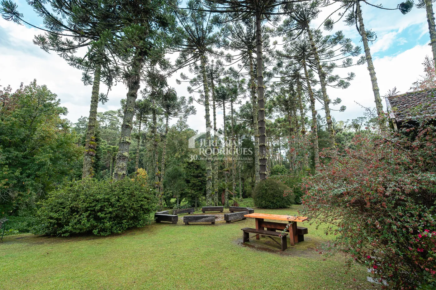 Casa com 9 dormitórios, 694 m² - Condomínio Reserva Figueiredo - Campos do Jordão/SP