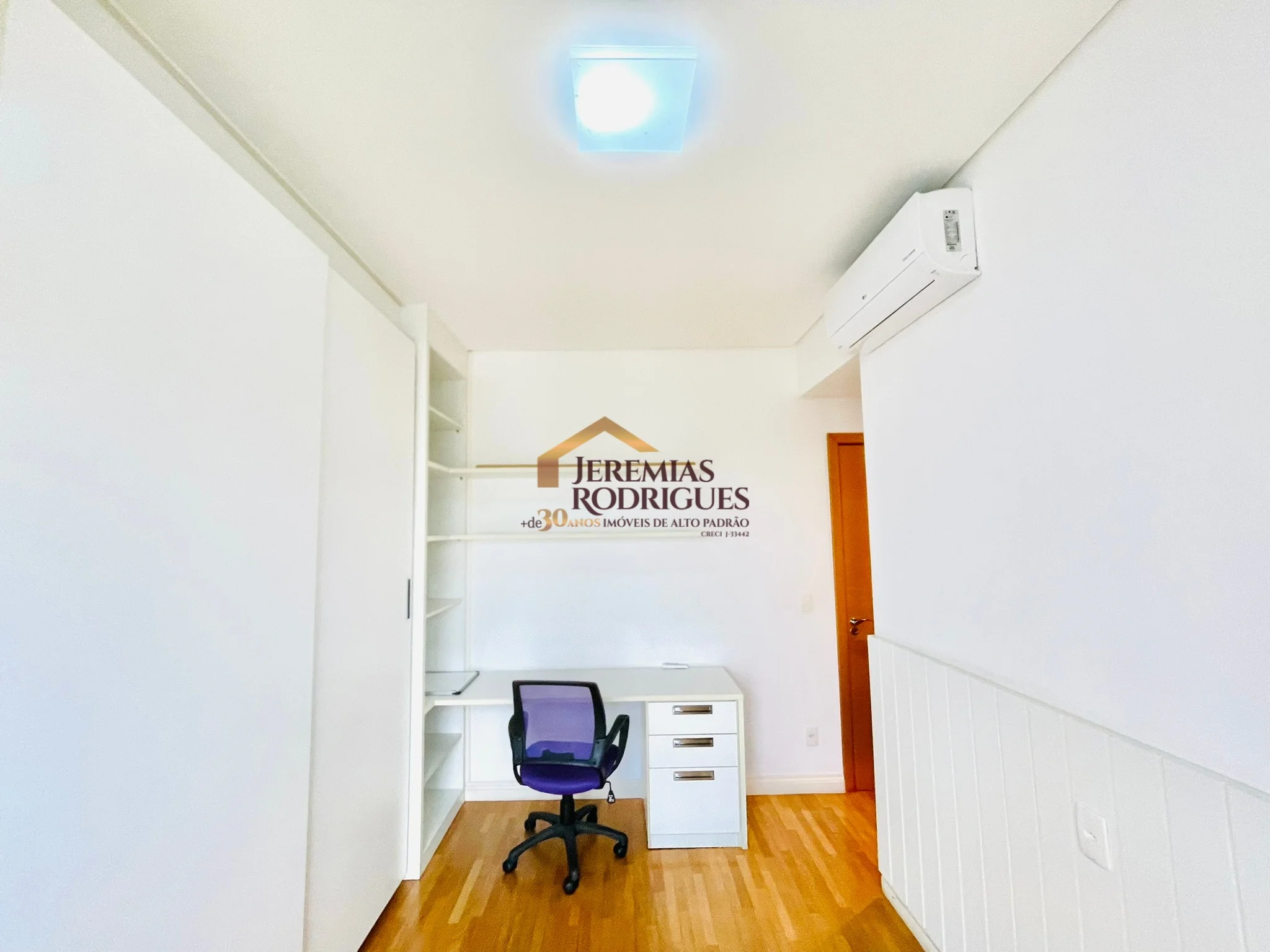 Apartamento Mobiliado para locação e venda no Condomínio Des Arts em Taubaté/SP.
