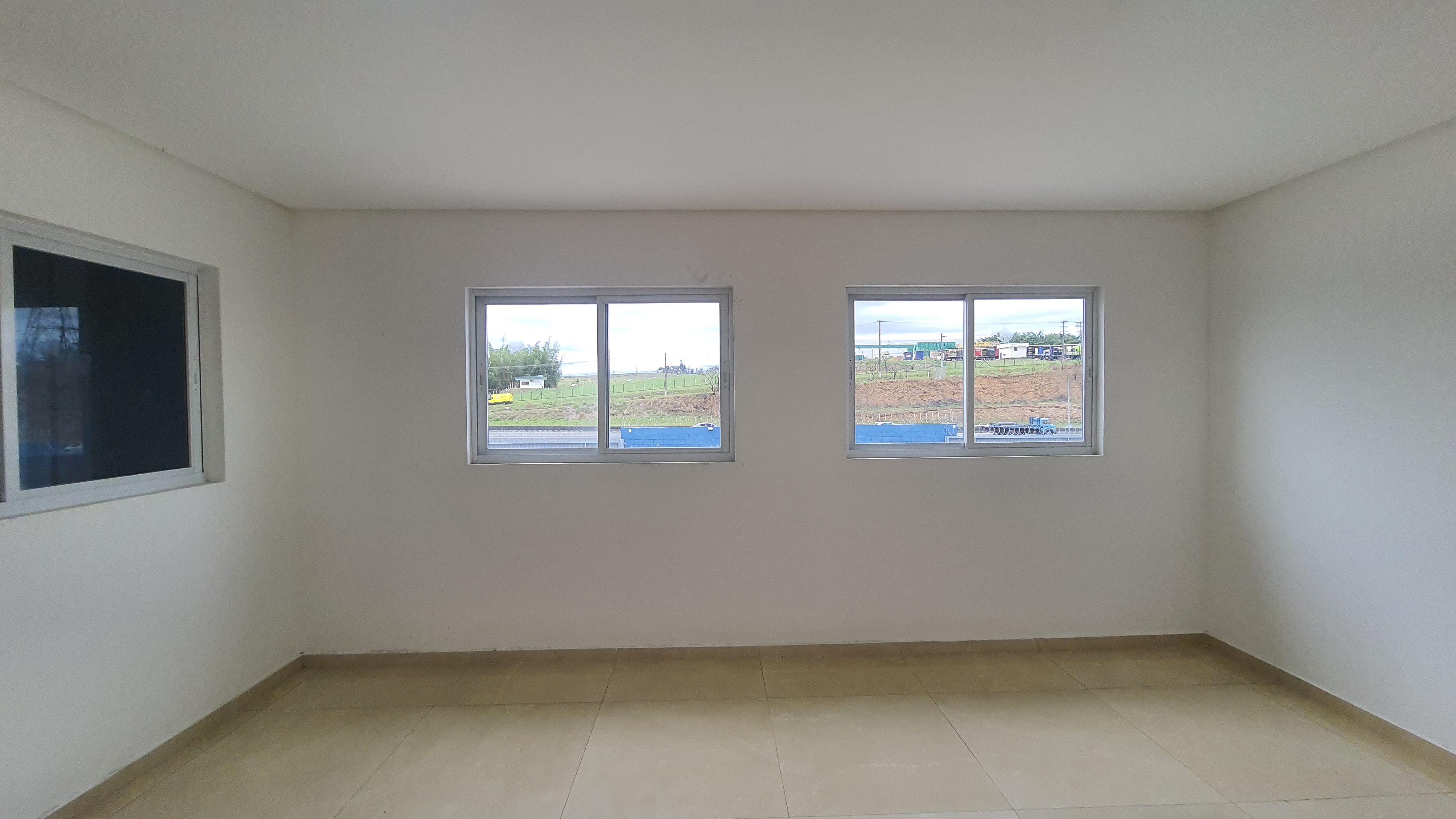 Galpão para locação com 3.900 m² no bairro Santa Luzia, na rodovia pres. Dutra em Caçapava/SP.  