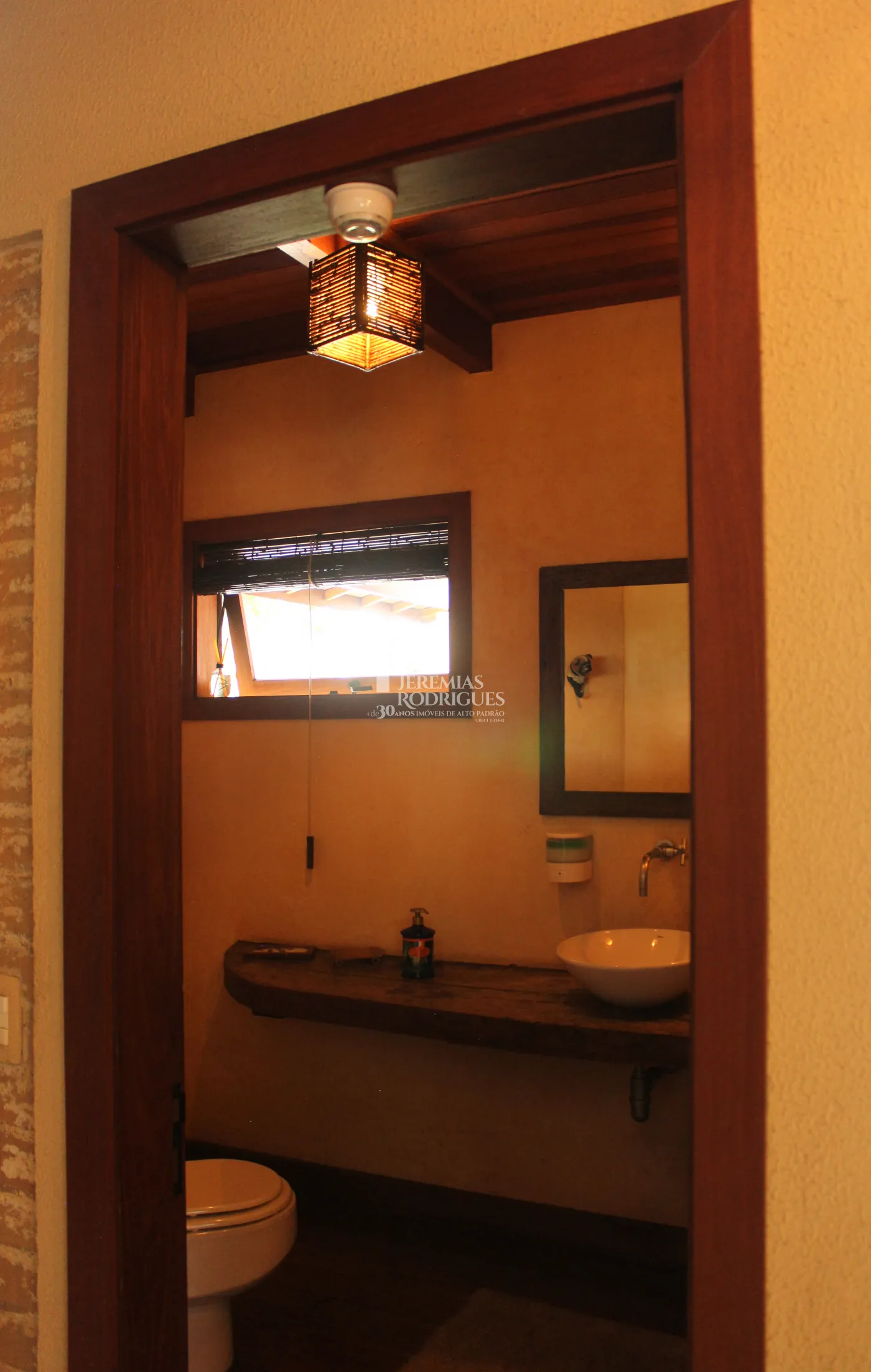 Casa para venda e locação com 5 dormitórios no Condomínio Taubaté Village em Taubaté/SP.