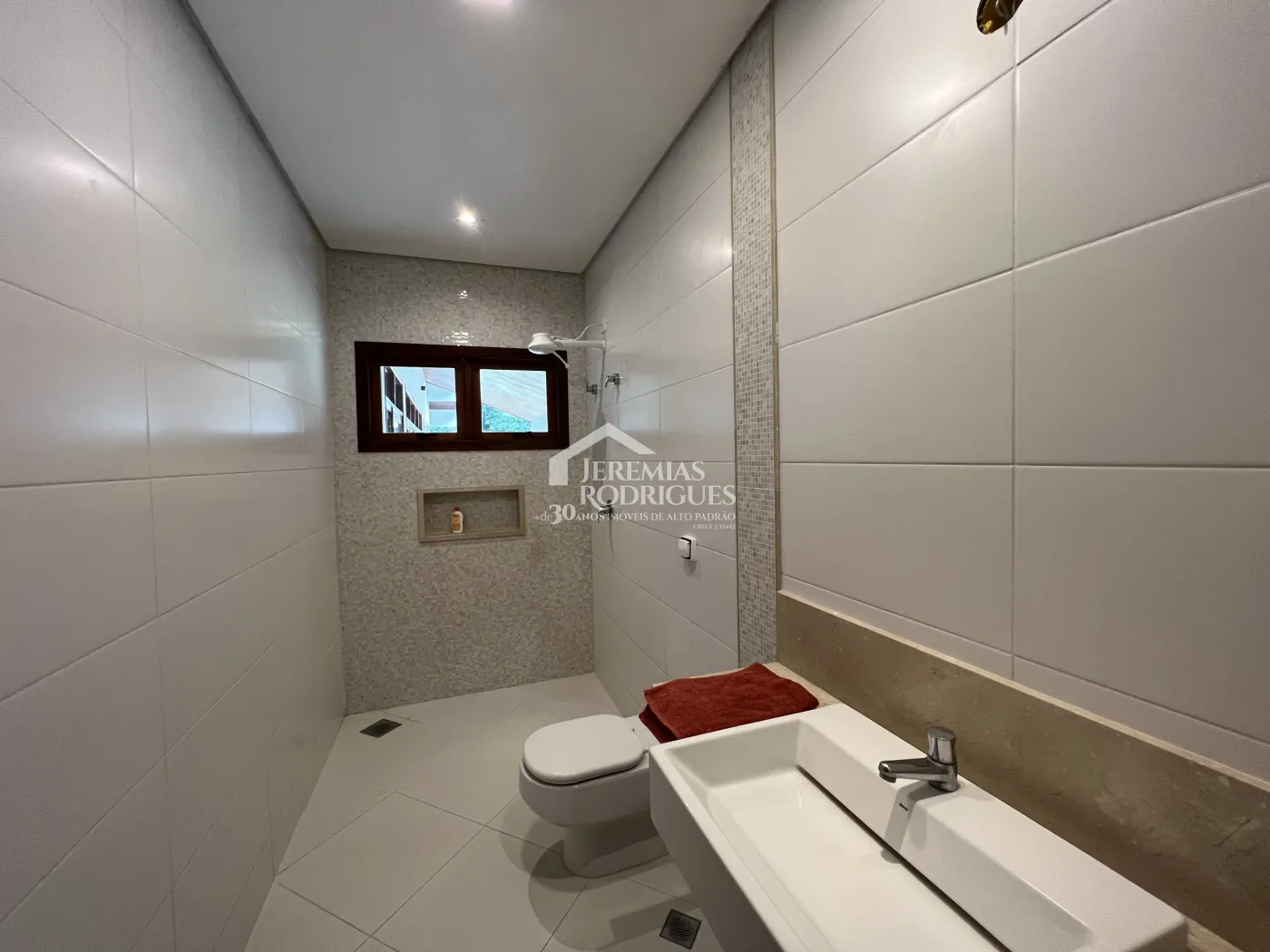 Casa com 3 dormitórios, 281 m² - Condomínio Chácaras Cataguá - Taubaté/SP