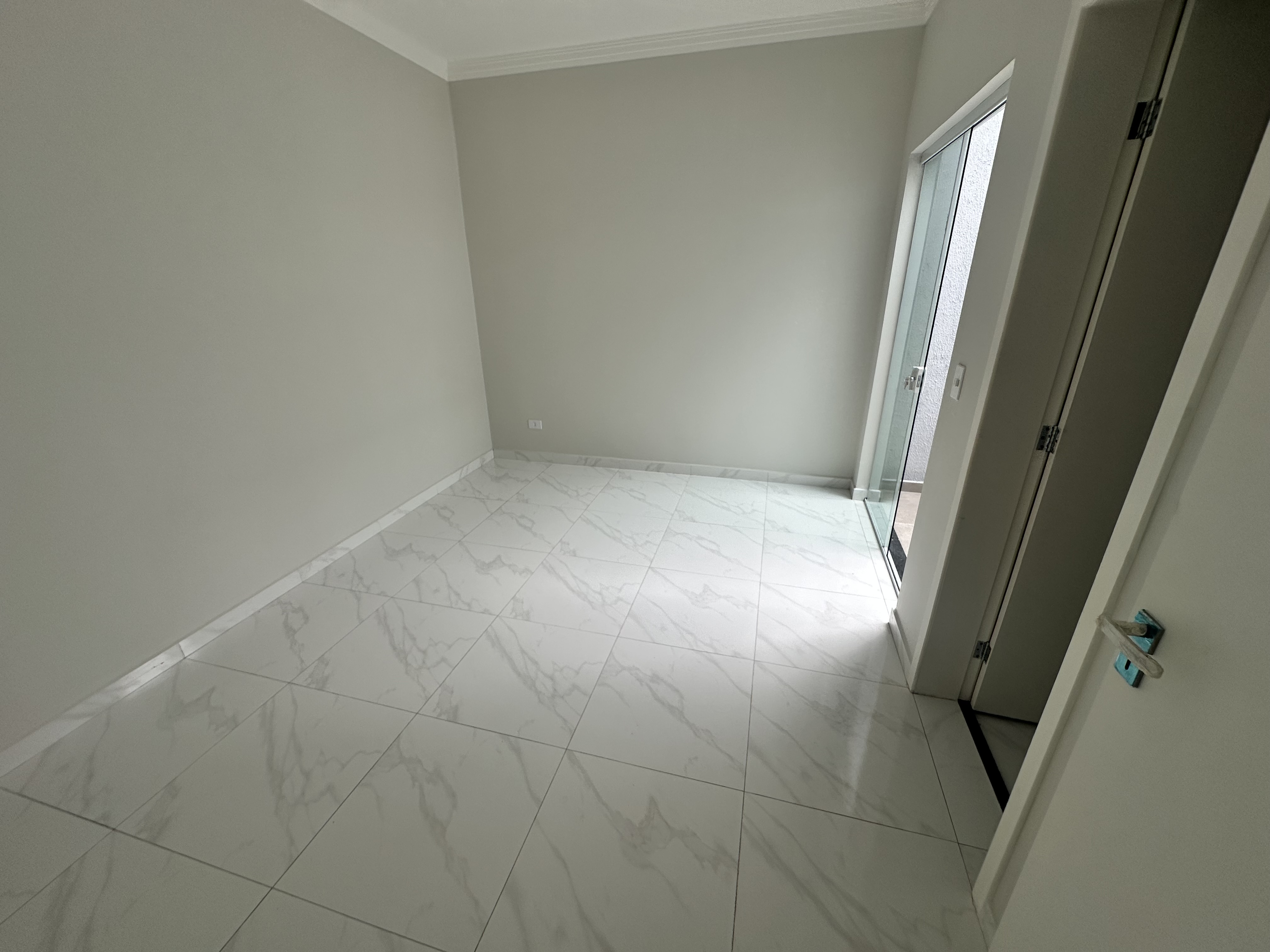 Casa à venda com 3 dormitórios no bairro Residencial Flamboyant em Pindamonhangaba/SP.