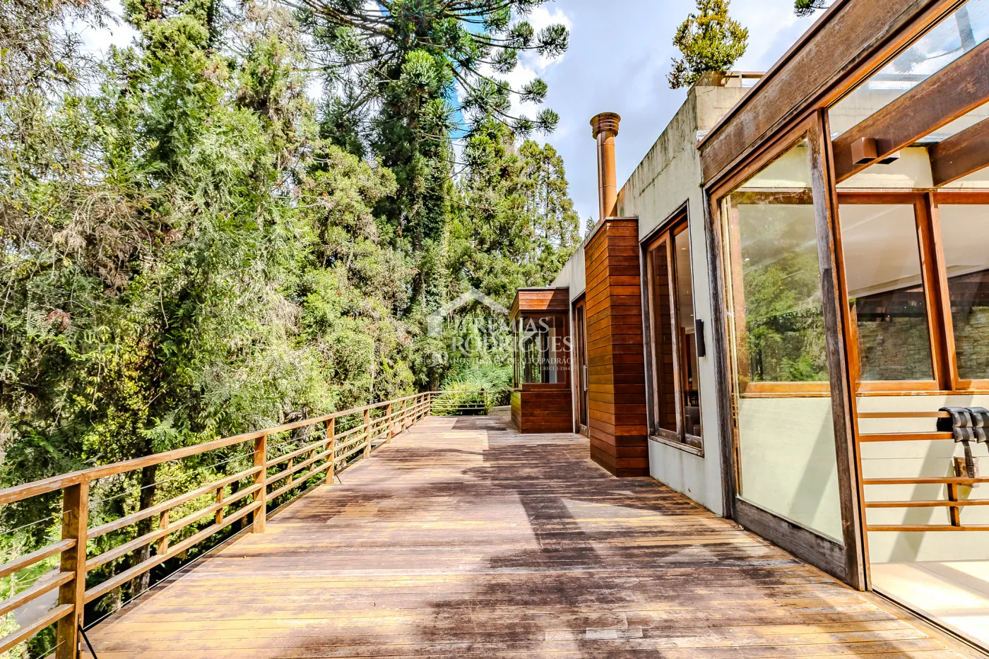 Casa para venda com 5 suítes no Condomínio Villandry em Campos do Jordão/SP
