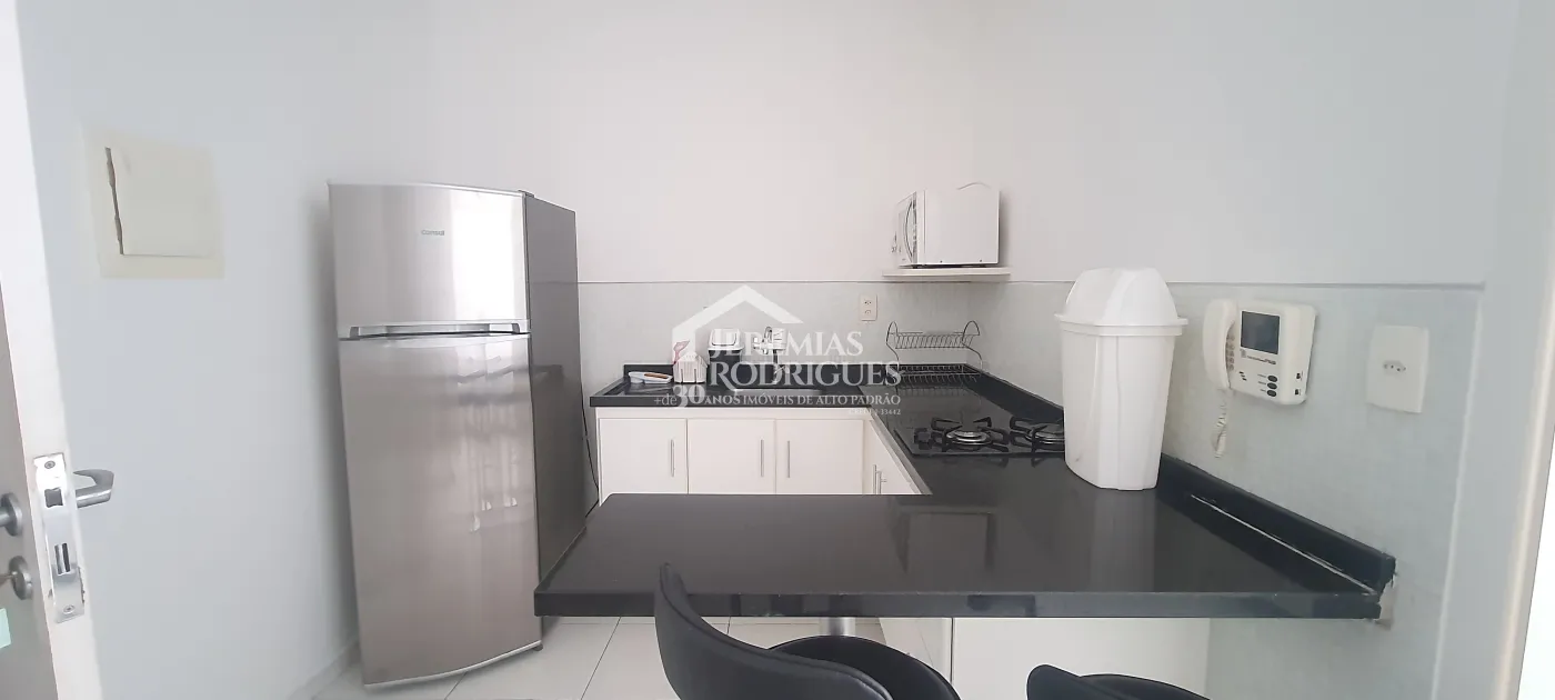 Prédio para venda com 32 kitnets mobiliadas e 07 lojas com renda no centro de Taubaté/SP