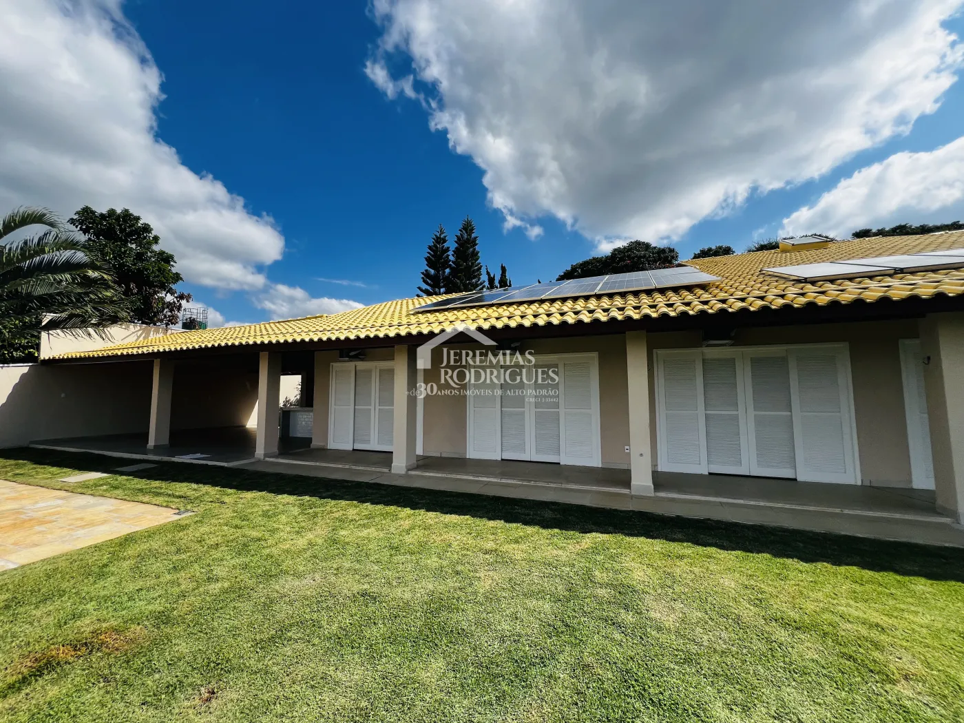 Casa para venda e locação com 4 suítes no Condomínio Chácaras Cataguá em Taubaté/SP