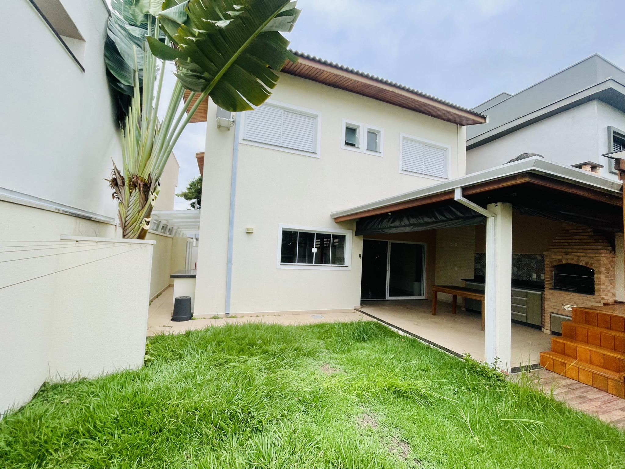 Casa para locação com 4 dormitórios no Condomínio Campos do Conde II em Tremembé/SP.