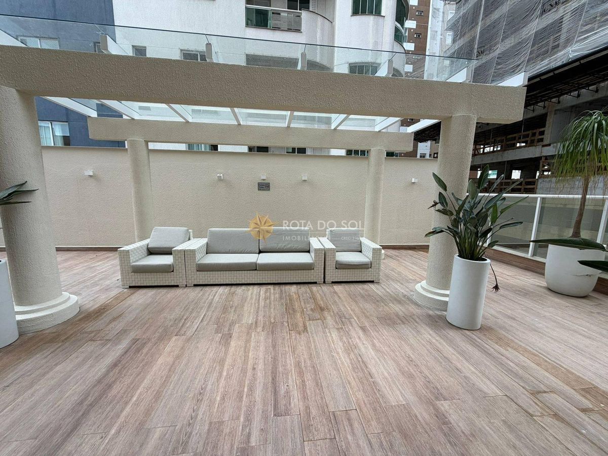 Apartamento Mobiliado 4 Suítes à Venda Meia Praia Itapema SC