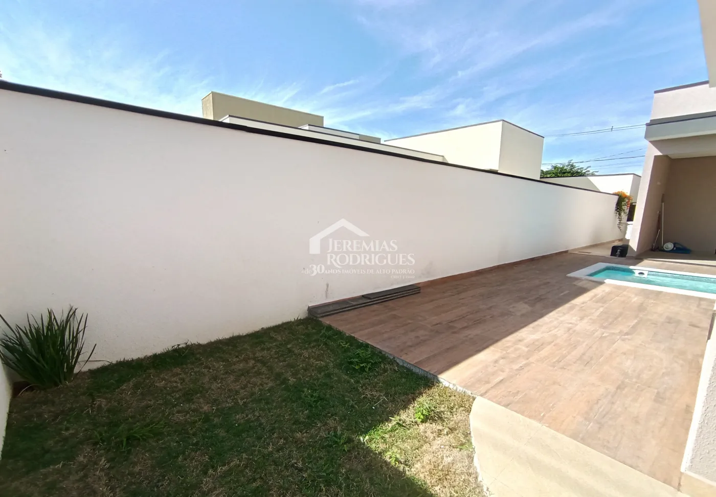 Casa à venda com 3 suítes no Condomínio Village Splendore em Pindamonhangaba/SP.