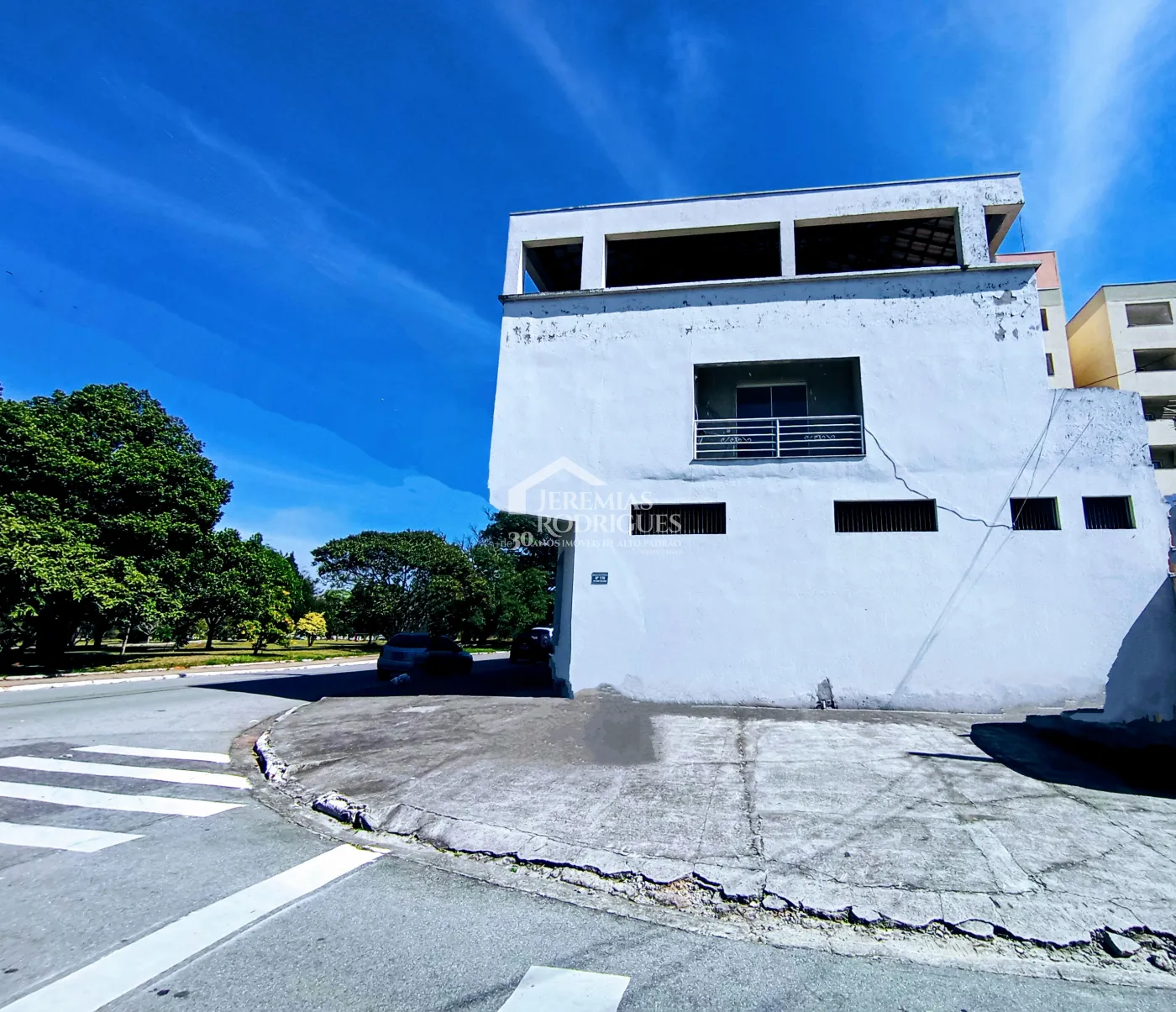 Prédio Comercial e Residencial com 720 m² no bairro Residencial Portal da Mantiqueira em Taubaté/SP