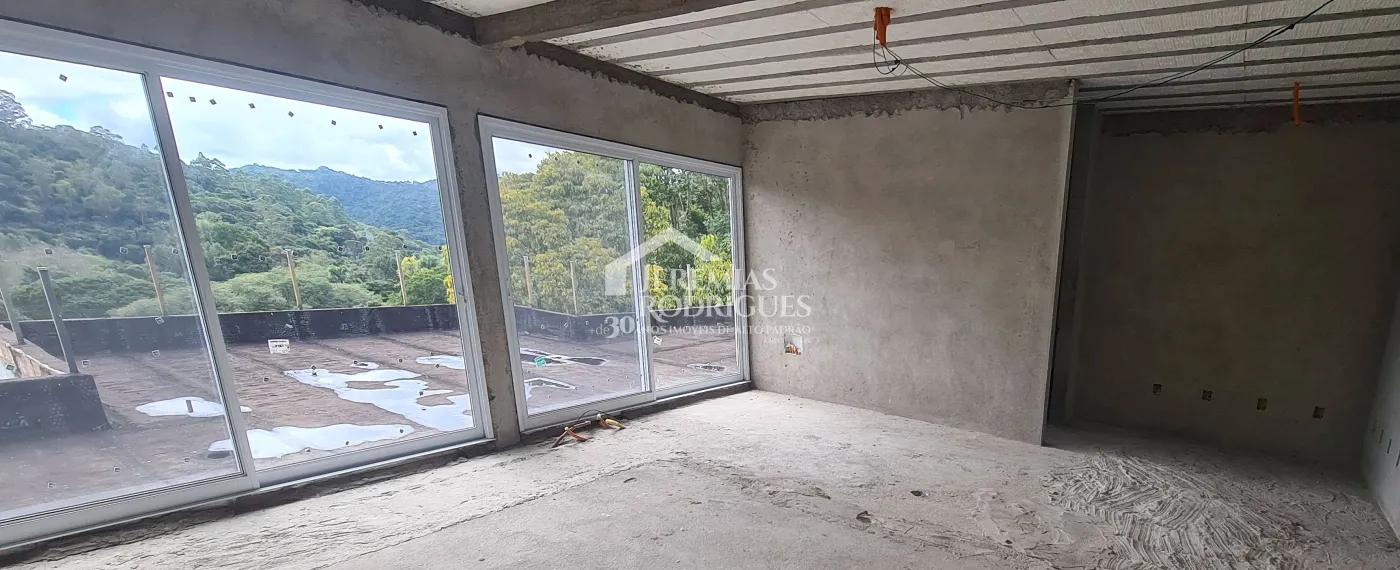 Casa para venda com 5 dormitórios no Condomínio Residencial Parque da Mantiqueira em Santo Antônio do Pinhal/SP