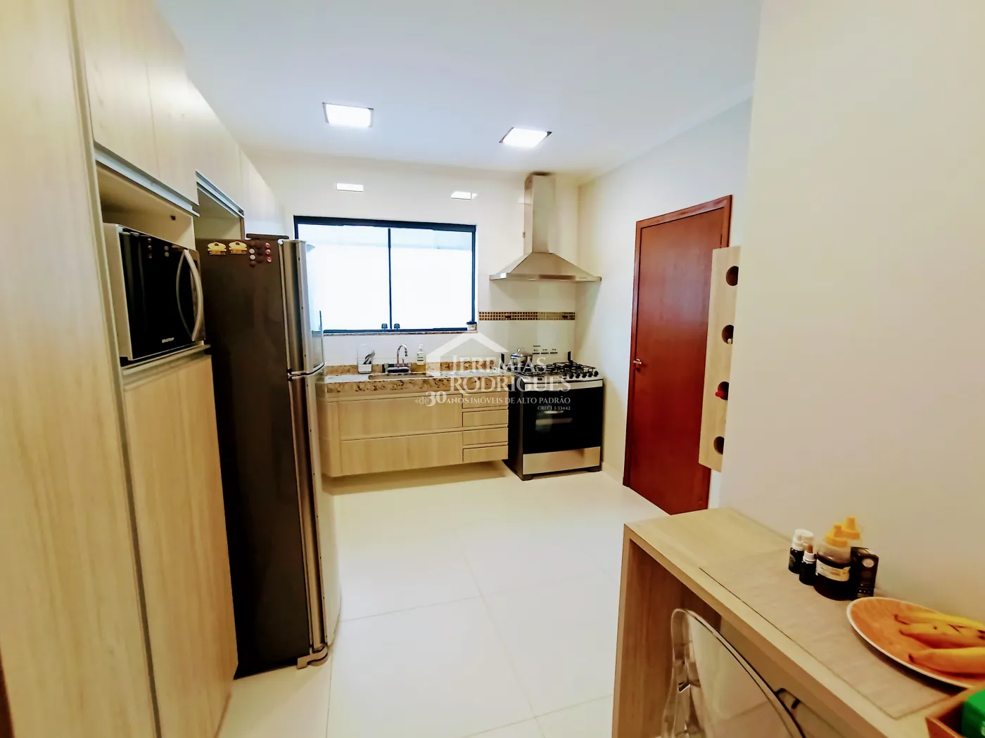 Casa à venda com 3 dormitórios no Condomínio Campos do Conde I em Tremembé/SP.
