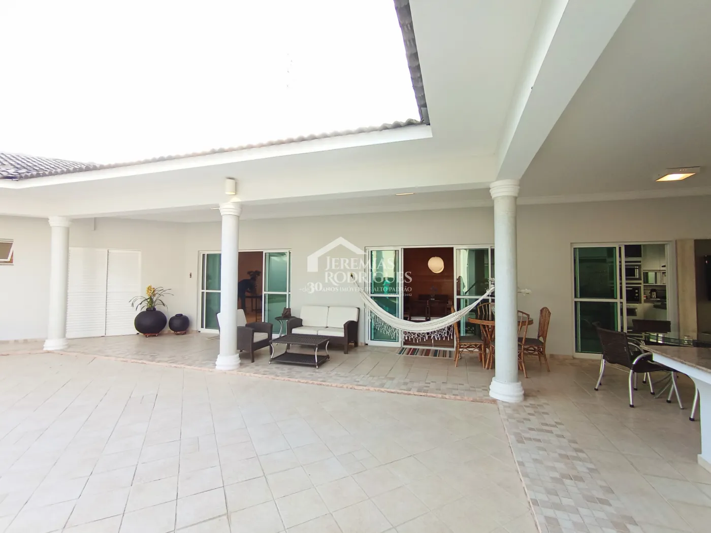 Casa à venda com 4 dormitórios no Condomínio Taubaté Village em Taubaté/SP.