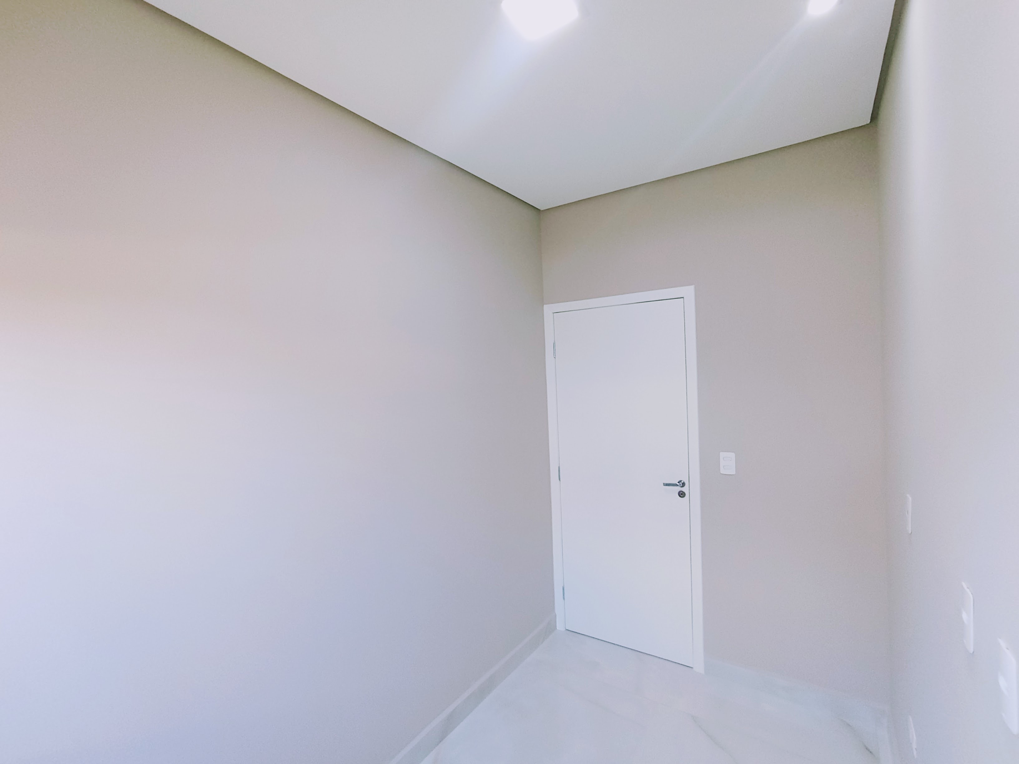 Casa à venda com 3 dormitórios no Condomínio Ouro Ville em Taubaté/SP.