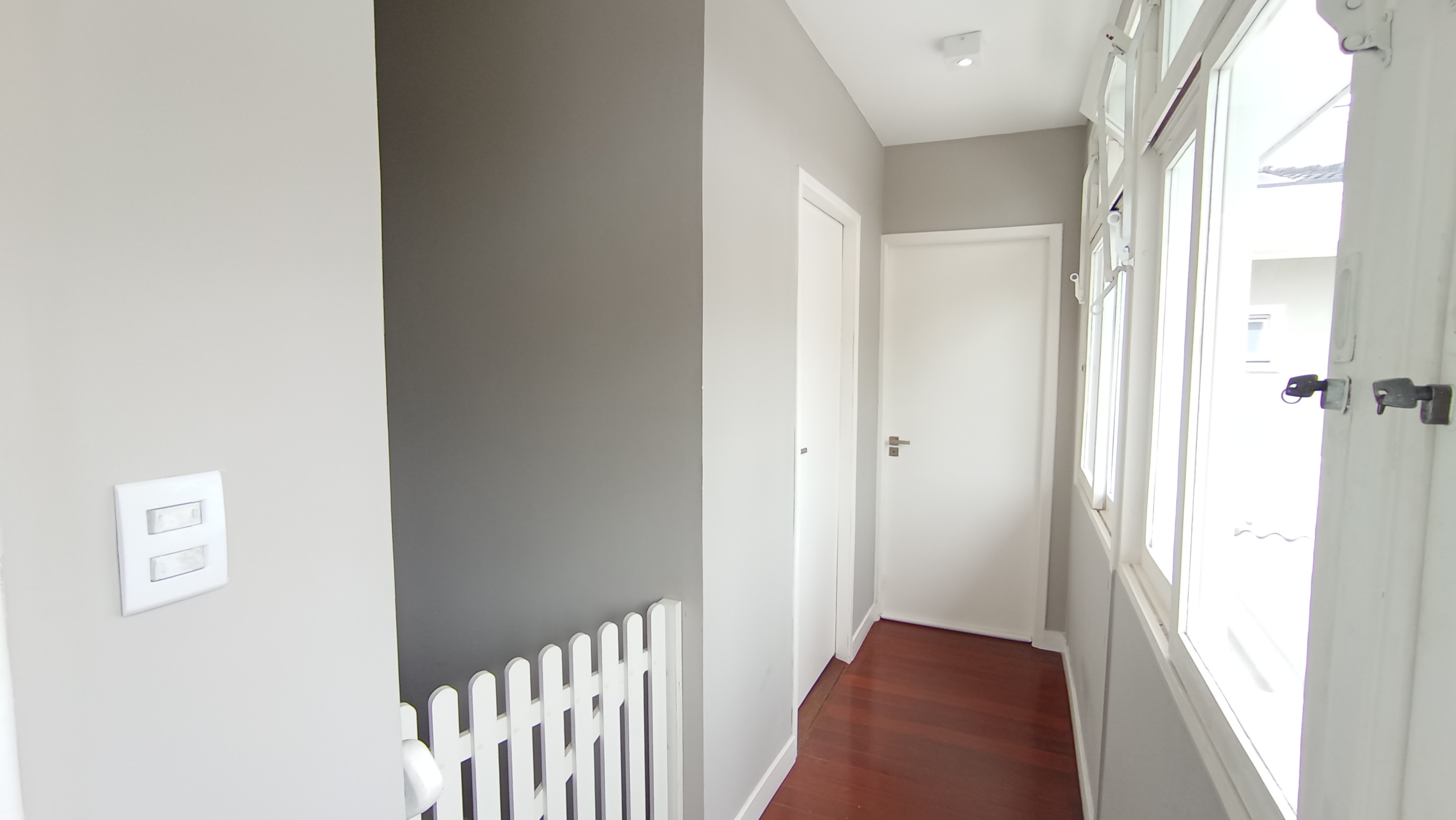 Casa à venda com 3 dormitórios no Condomínio Portal do Sol em Tremembé/SP.