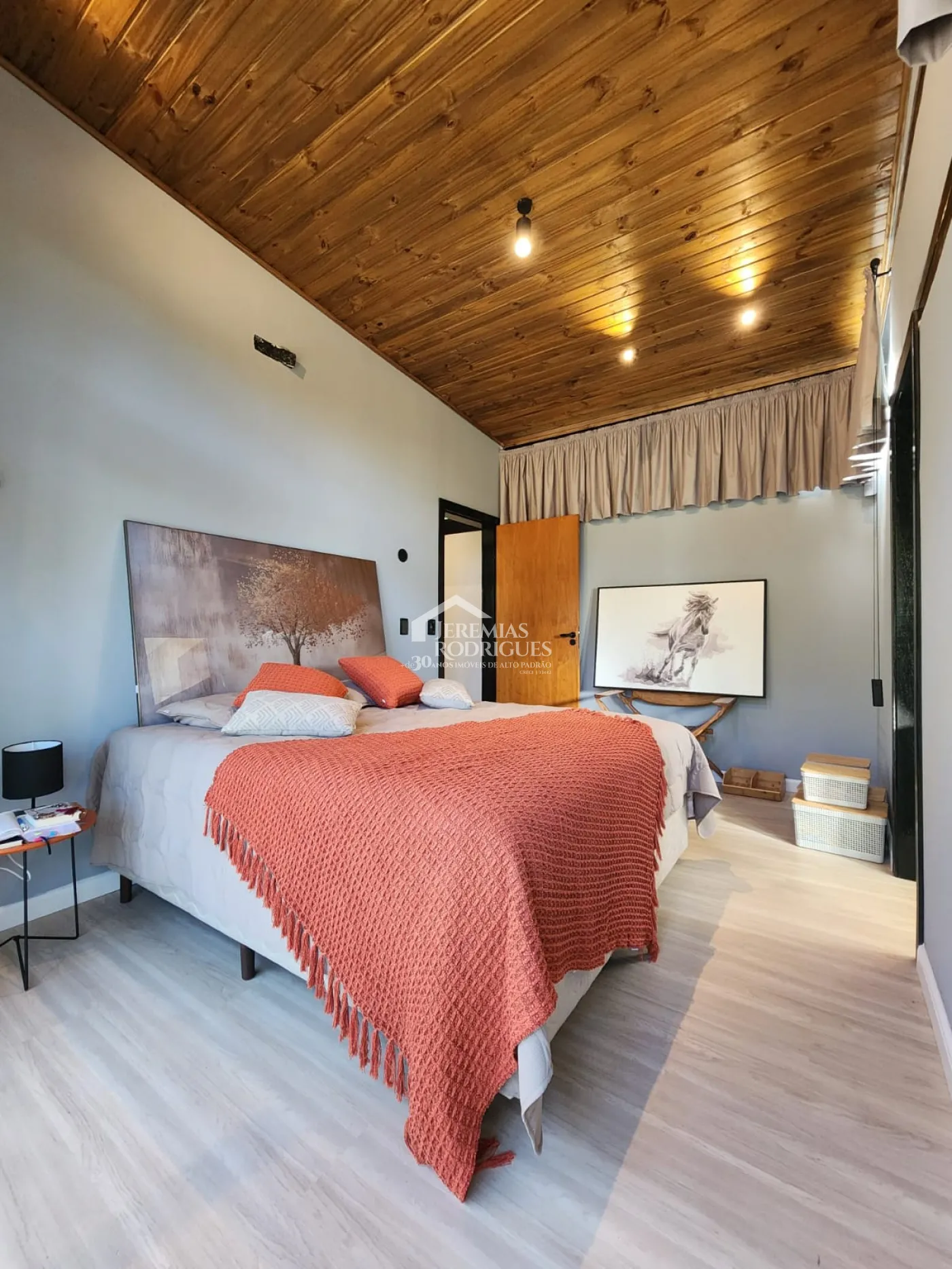 Casa à venda com 2 dormitórios no Condomínio Villagio Santa Cruz em Santo Antônio do Pinhal/SP.