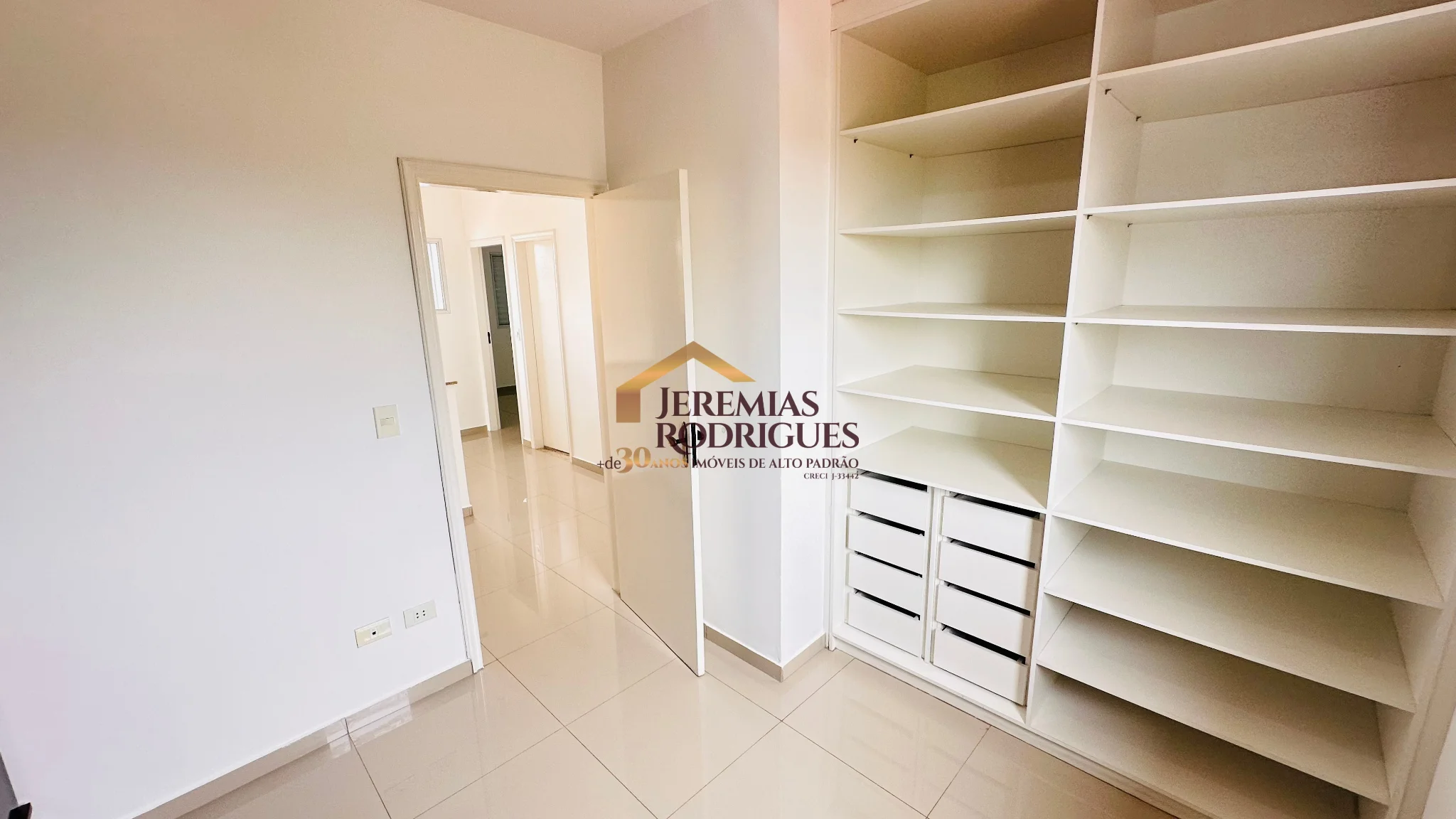 Casa para locação e venda no Condomínio Real Ville em Pindamonhangaba/SP.