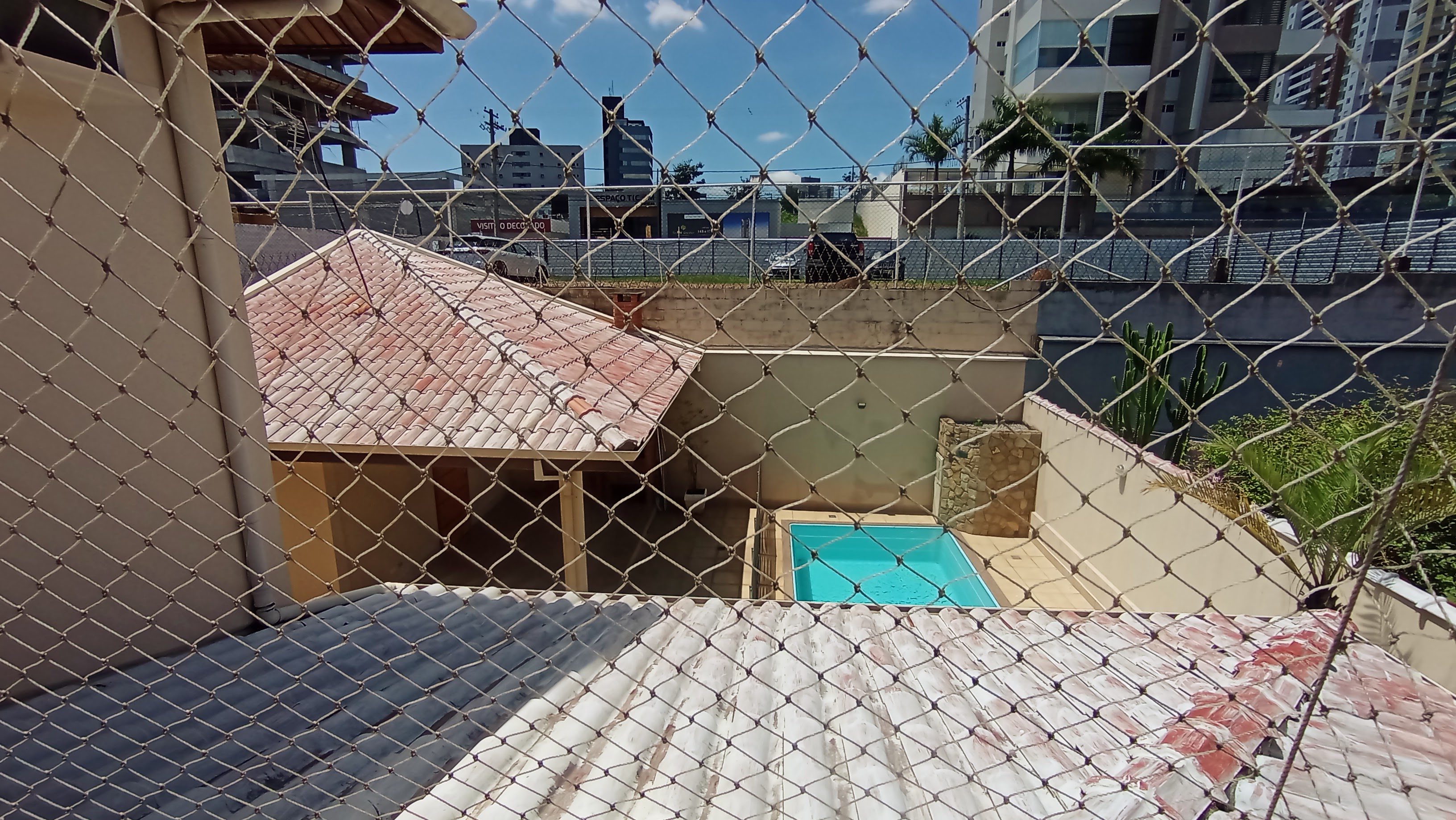 Casa à venda com 3 dormitórios no Condomínio Taubaté Village em Taubaté/SP.