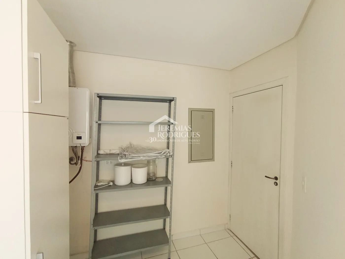 Apartamento duplex à venda com 4 suítes, 401 m² no Condomínio Chateau D Amboise em Campos do Jordão/SP.