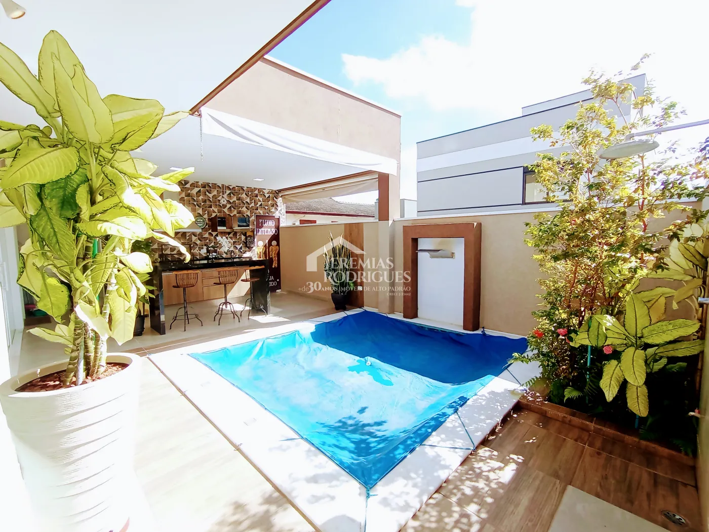 Casa à venda com 4 suítes no Condomínio Altos da Serra VI em São José dos Campos/SP