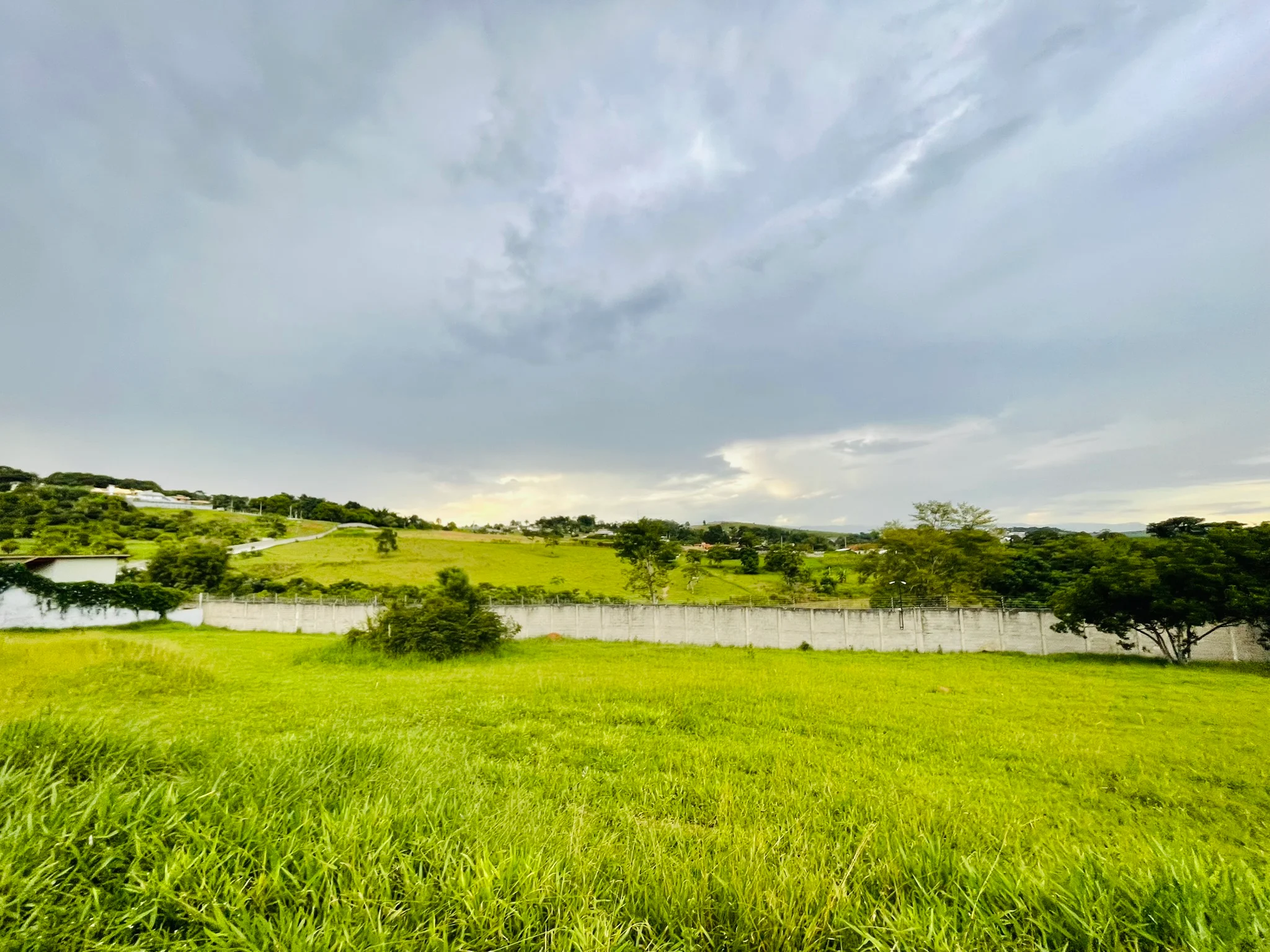 Terreno à venda com 1.011 m² no Condomínio Altos do Cataguá em Taubaté/SP