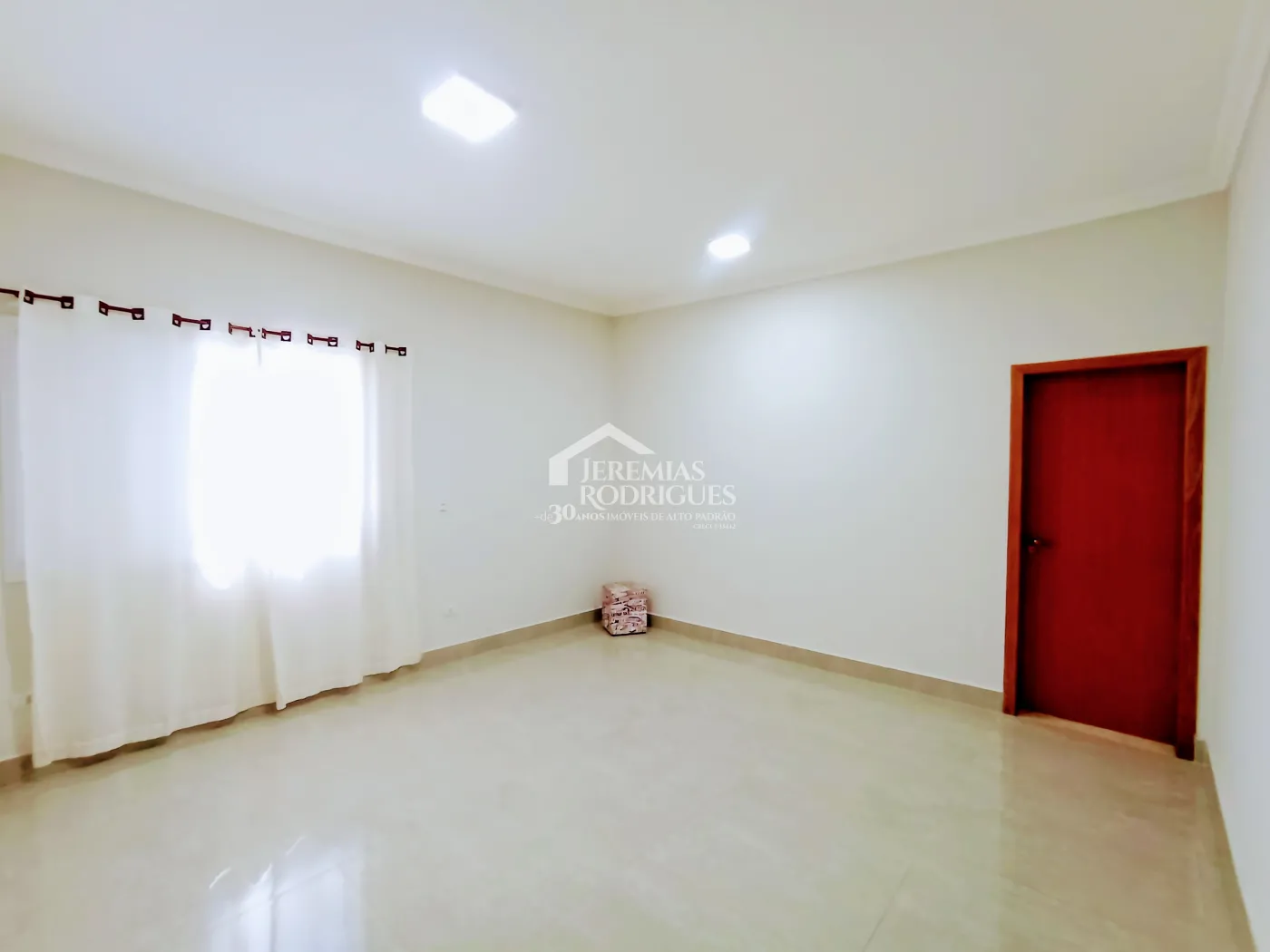 Casa para venda com 3 dormitórios no Condomínio Residencial Tecoara em Taubaté/SP