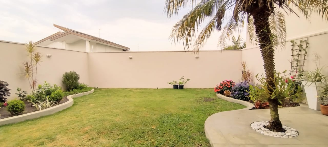 Casa à venda com 3 dormitórios no Condomínio Floradas da Serra em São José dos Campos/SP.
