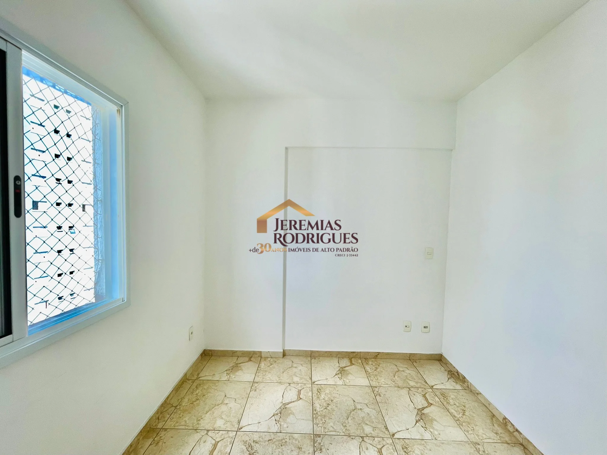 Apartamento para locação no Edifício Itacaré em Taubaté/SP.