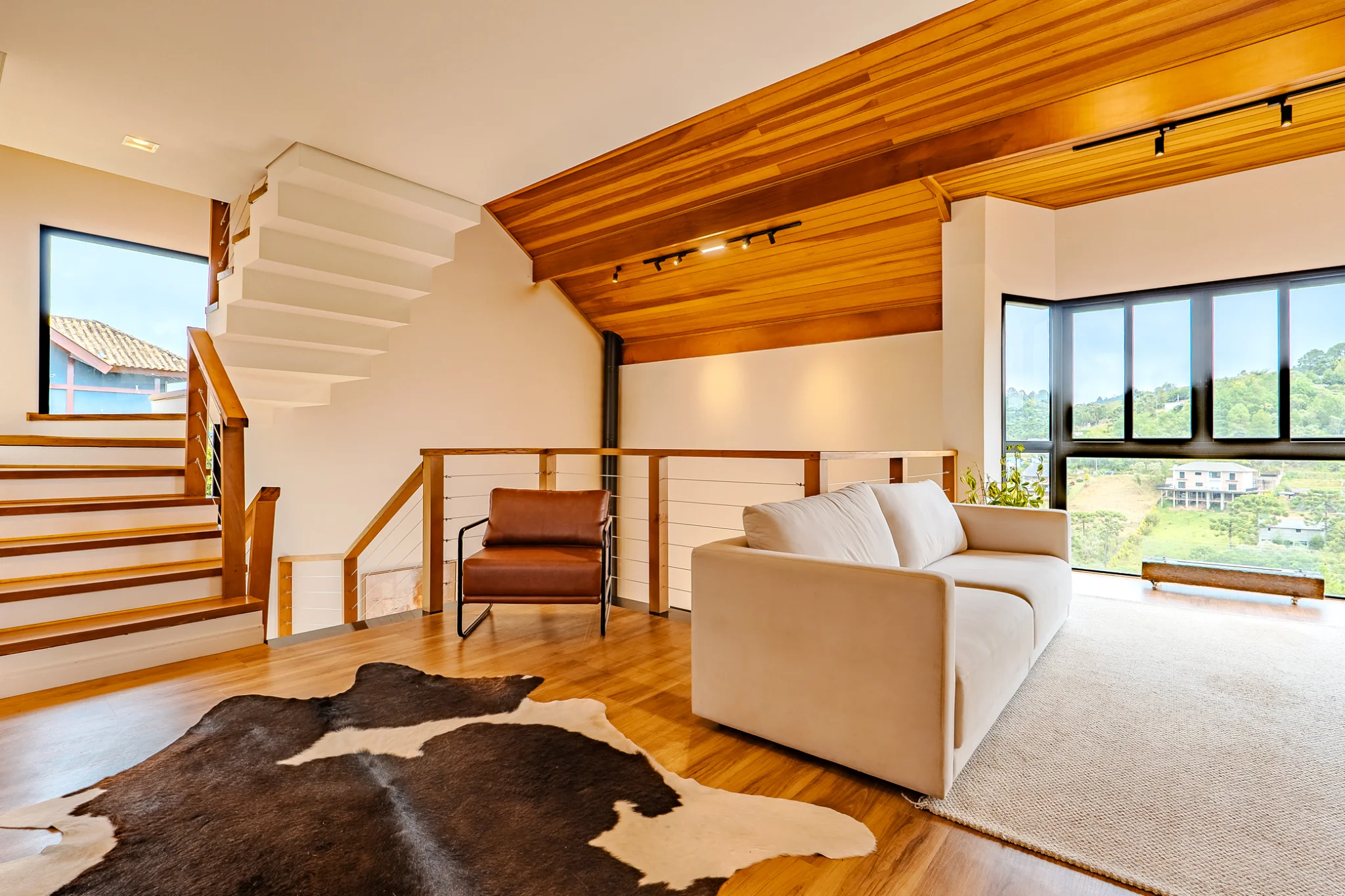 Casa à venda com 4 suítes no Condomínio Beverly Hills em Campos do Jordão/SP. 